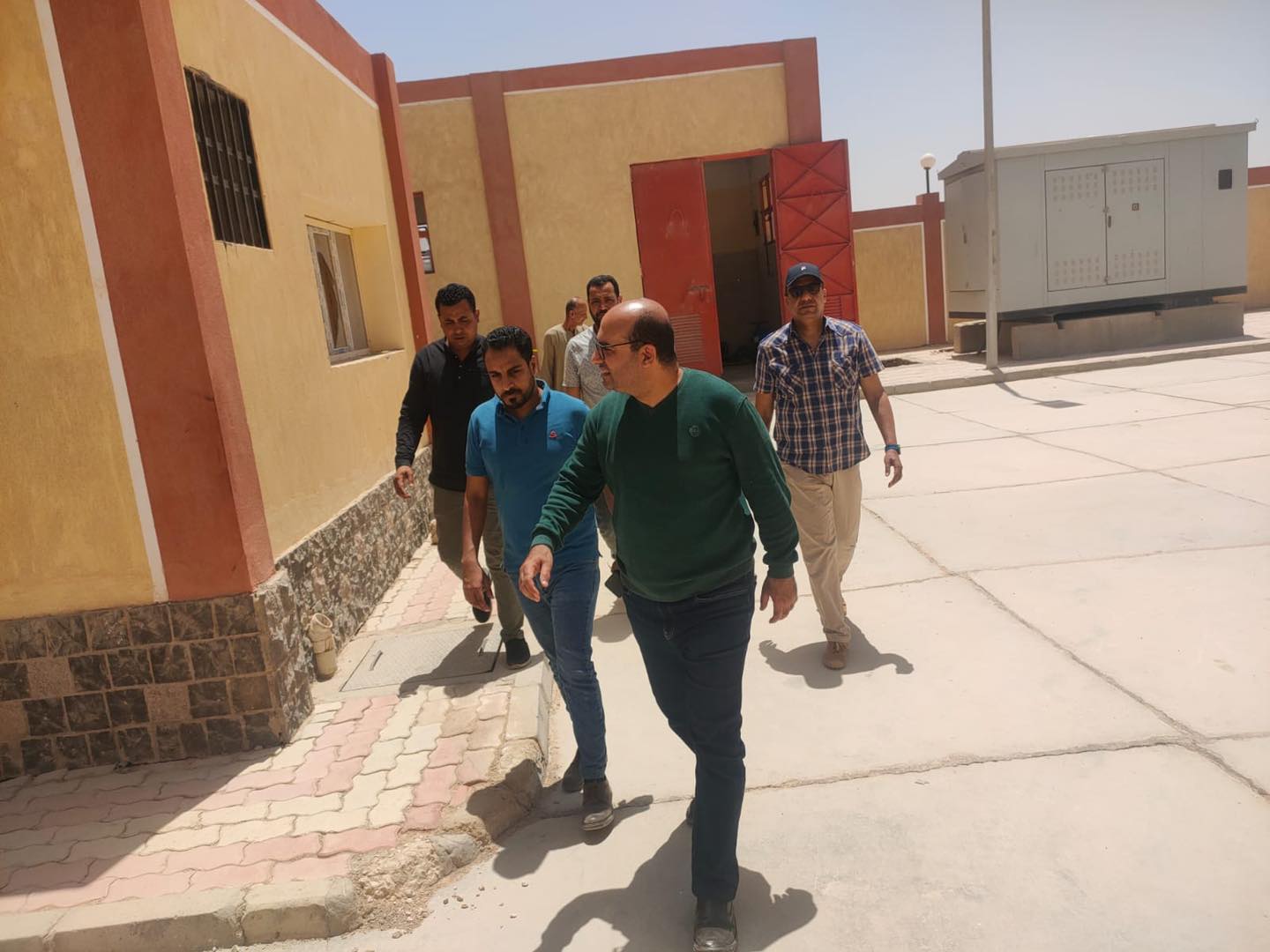 وزير الإسكان يتابع مشروعات الخدمات ورفع الكفاءة والتطوير
