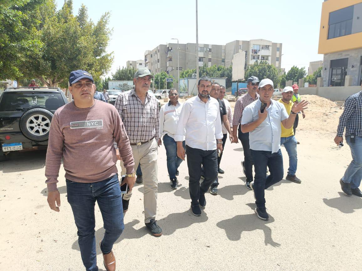 وزير الإسكان يتابع مشروعات الخدمات ورفع الكفاءة والتطوير