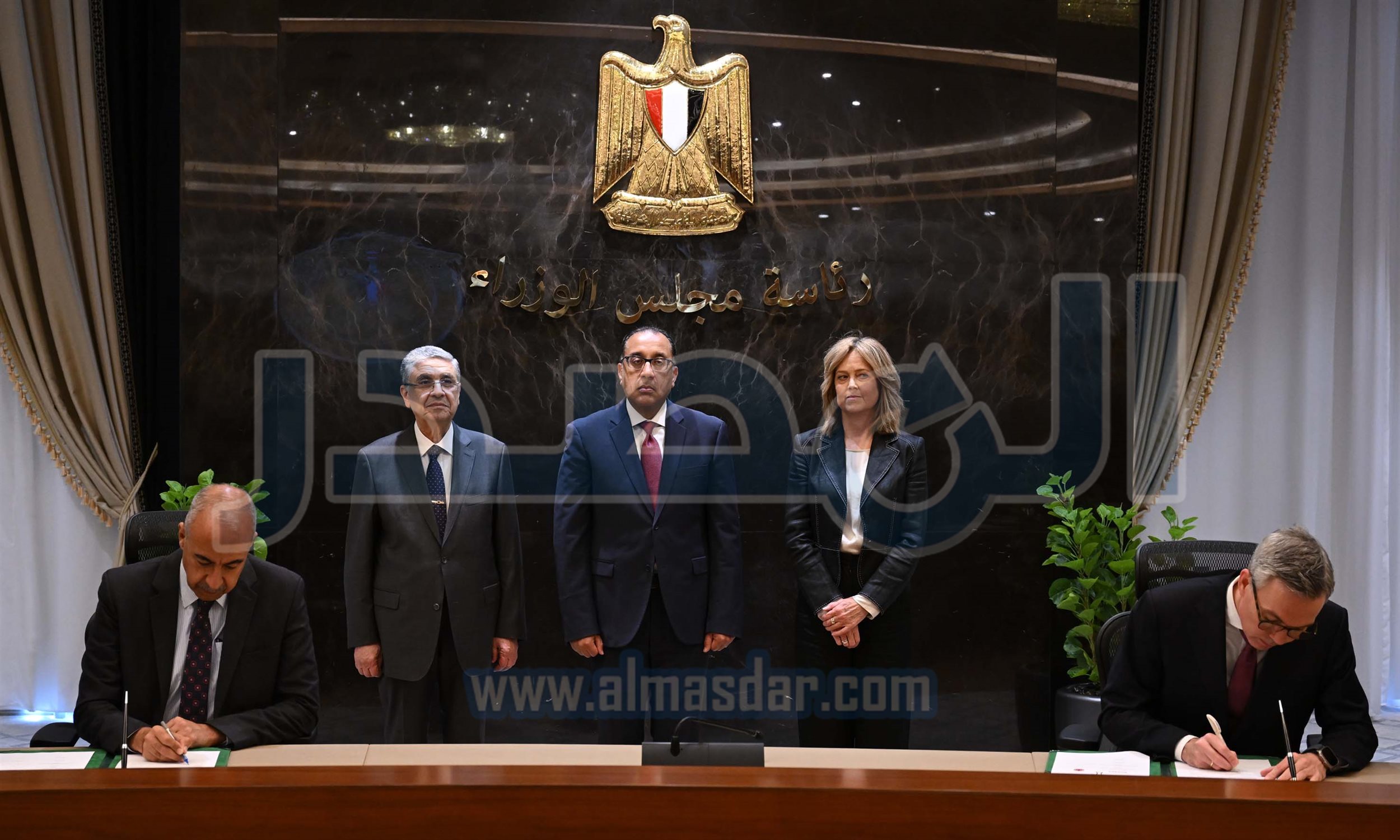 توقيع استلام أرض مشروعين لإنتاج الكهرباء من الرياح بسوهاج
