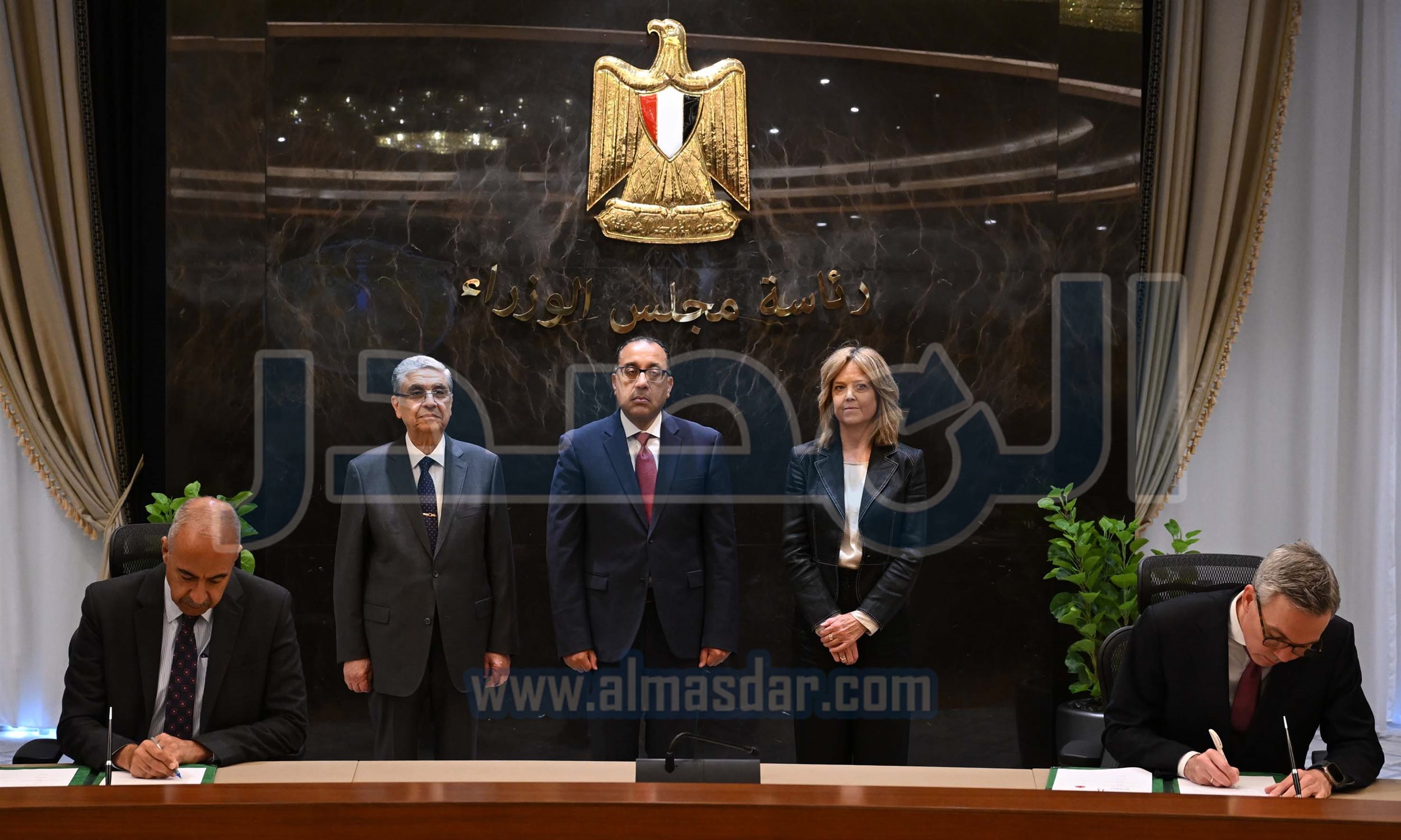 توقيع استلام أرض مشروعين لإنتاج الكهرباء من الرياح بسوهاج