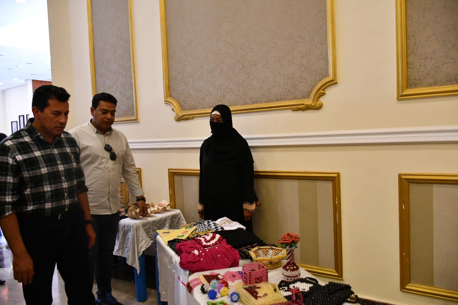 وزير الرياضة يفتتح معرض للحرف اليدوية بالمدينة الشبابية بشرم الشيخ