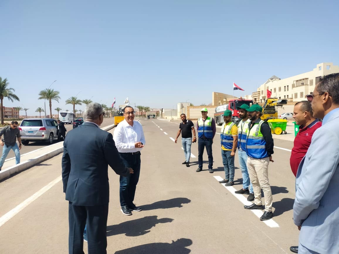 رئيس الوزراء يزور مشروع