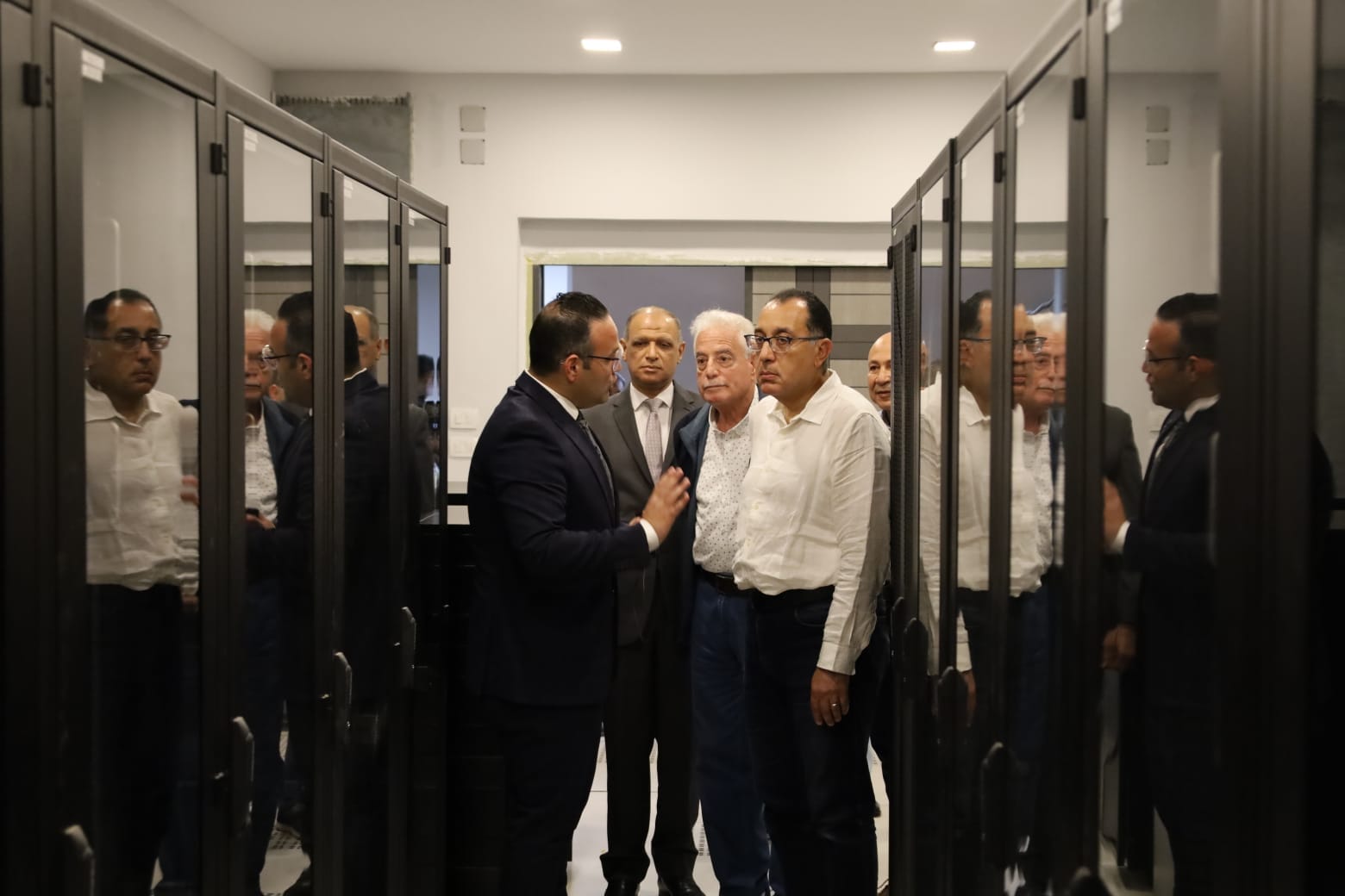 رئيس الوزراء يزور مشروع