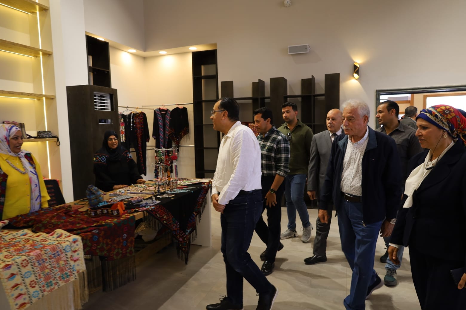 رئيس الوزراء يزور مشروع