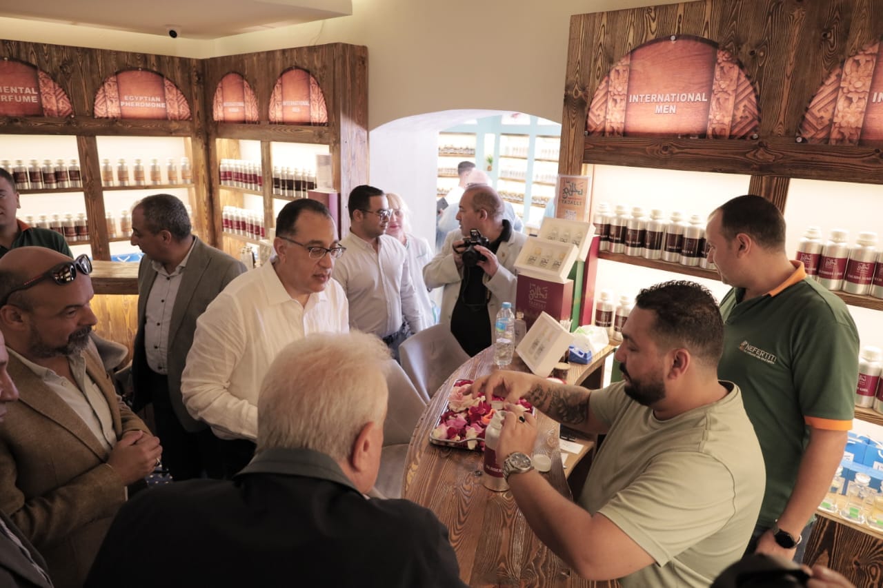 رئيس الوزراء يزور مشروع