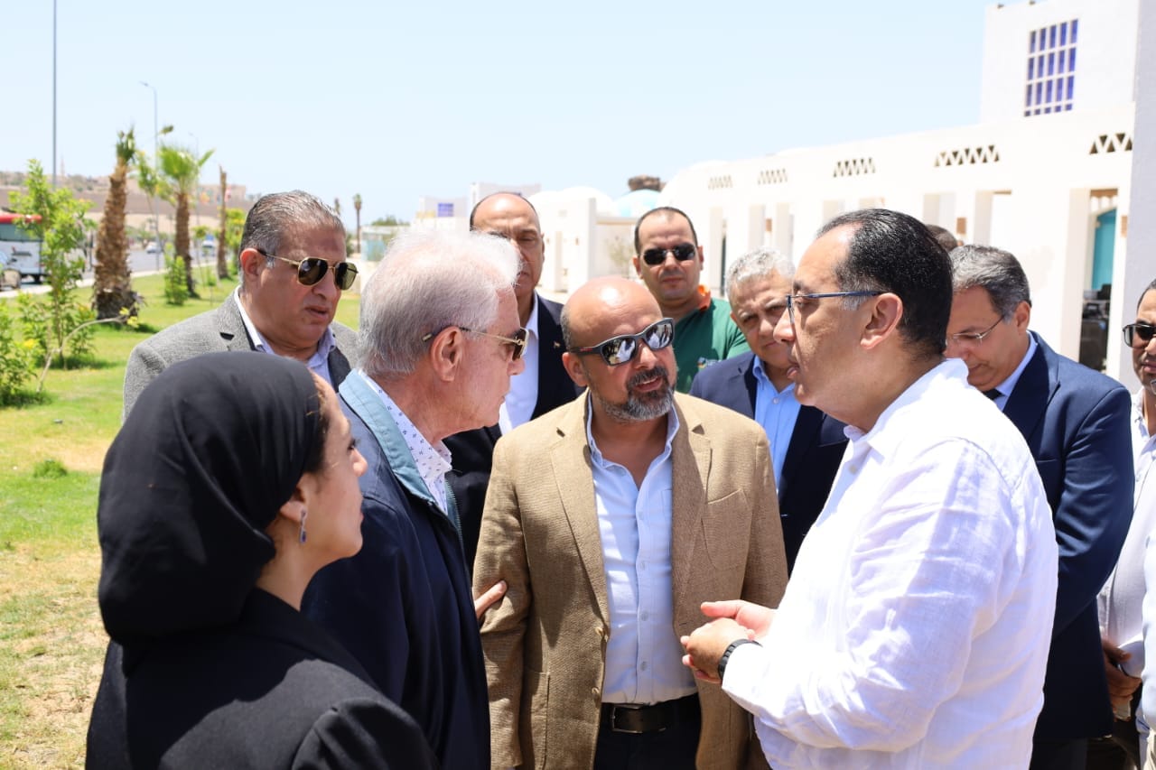 رئيس الوزراء يزور مشروع