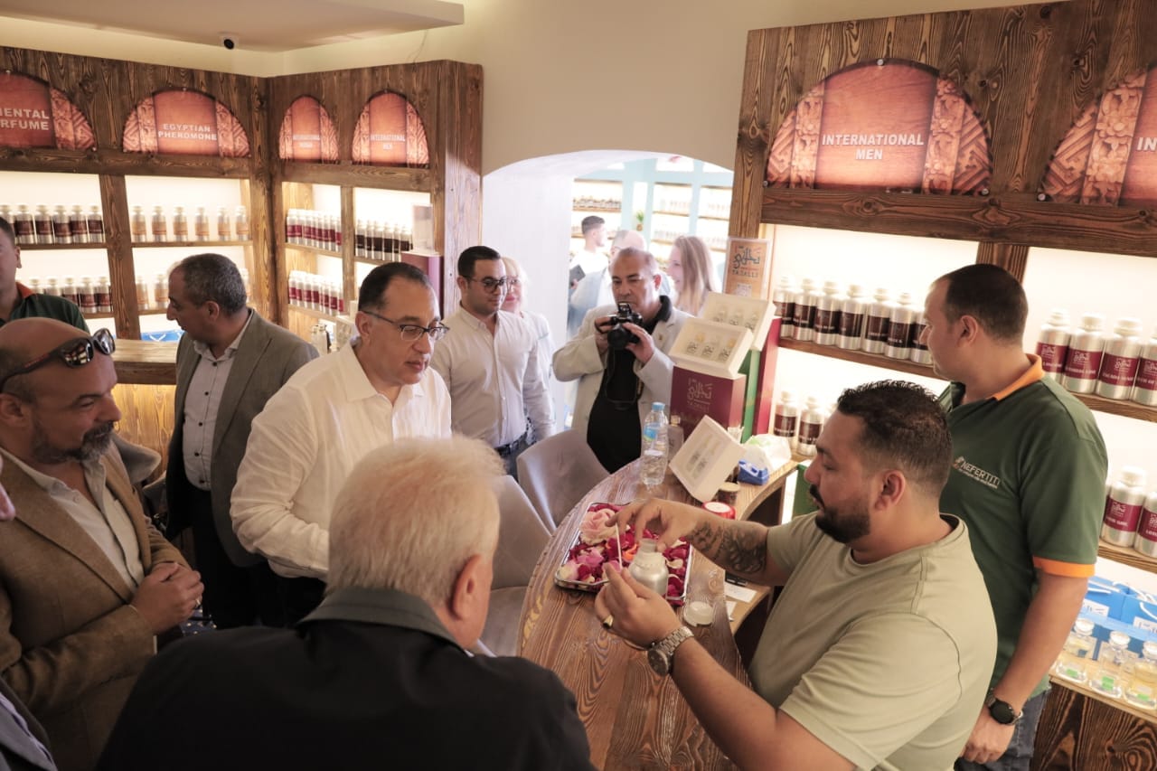 رئيس الوزراء يزور مشروع