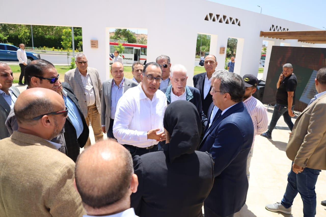 رئيس الوزراء يزور مشروع