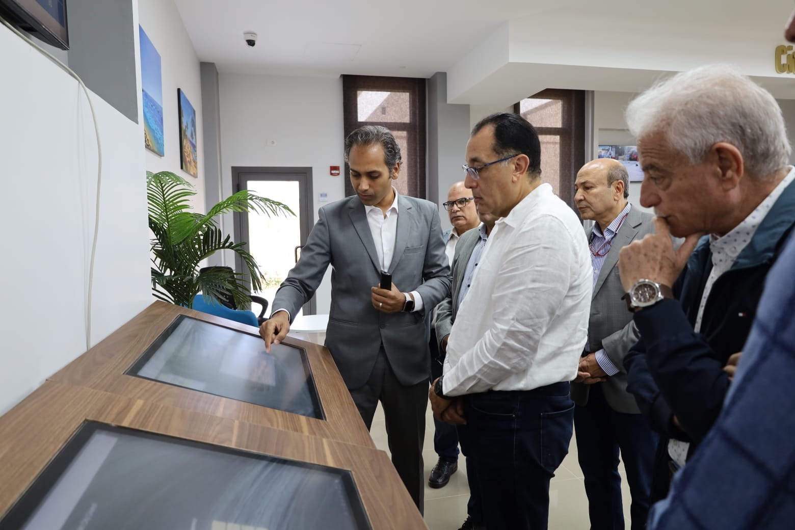 مدبولي يتفقد عددًا من المشروعات التنموية والخدمية بشرم الشيخ