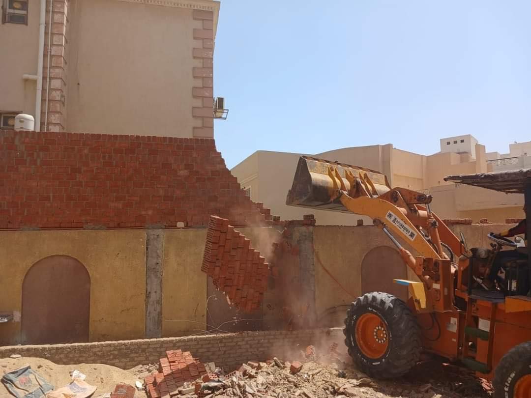 حملات إزالة مخالفات البناء بمدن الشروق والشيخ زايد والعبور