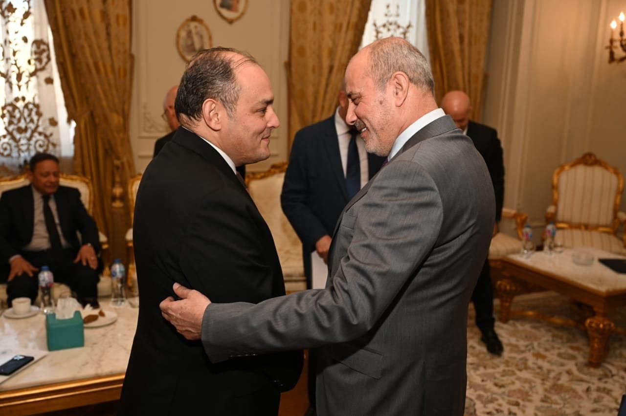 وزير التجارة والصناعة يبحث مع نظيره الأردني