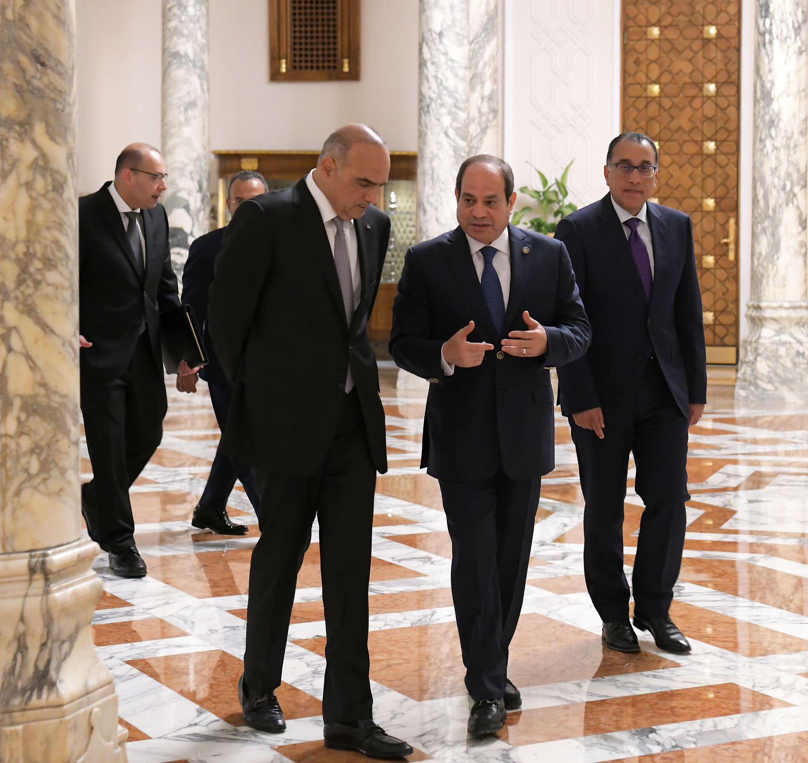 رئيس الجمهورية يستقبل رئيس الوزراء الأردني