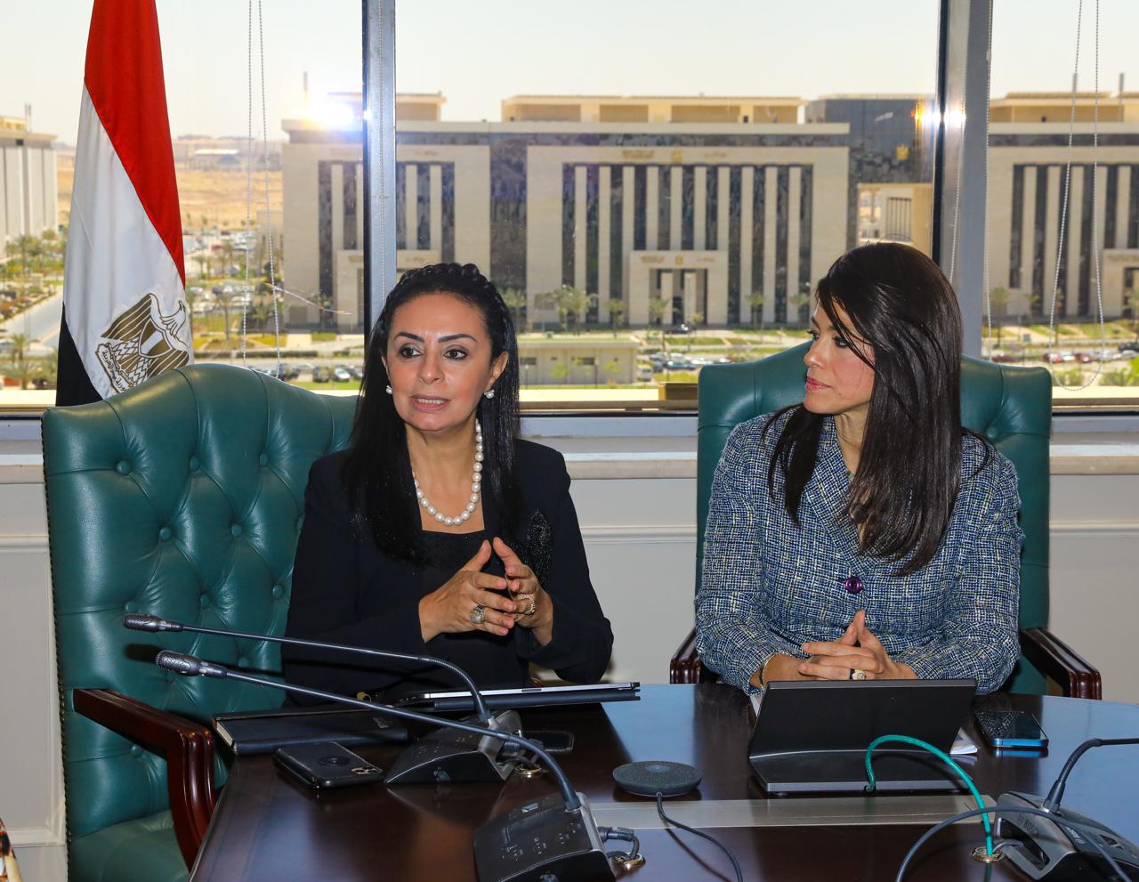 وزيرة التعاون الدولي مع رئيسة المجلس القومي للمرأة