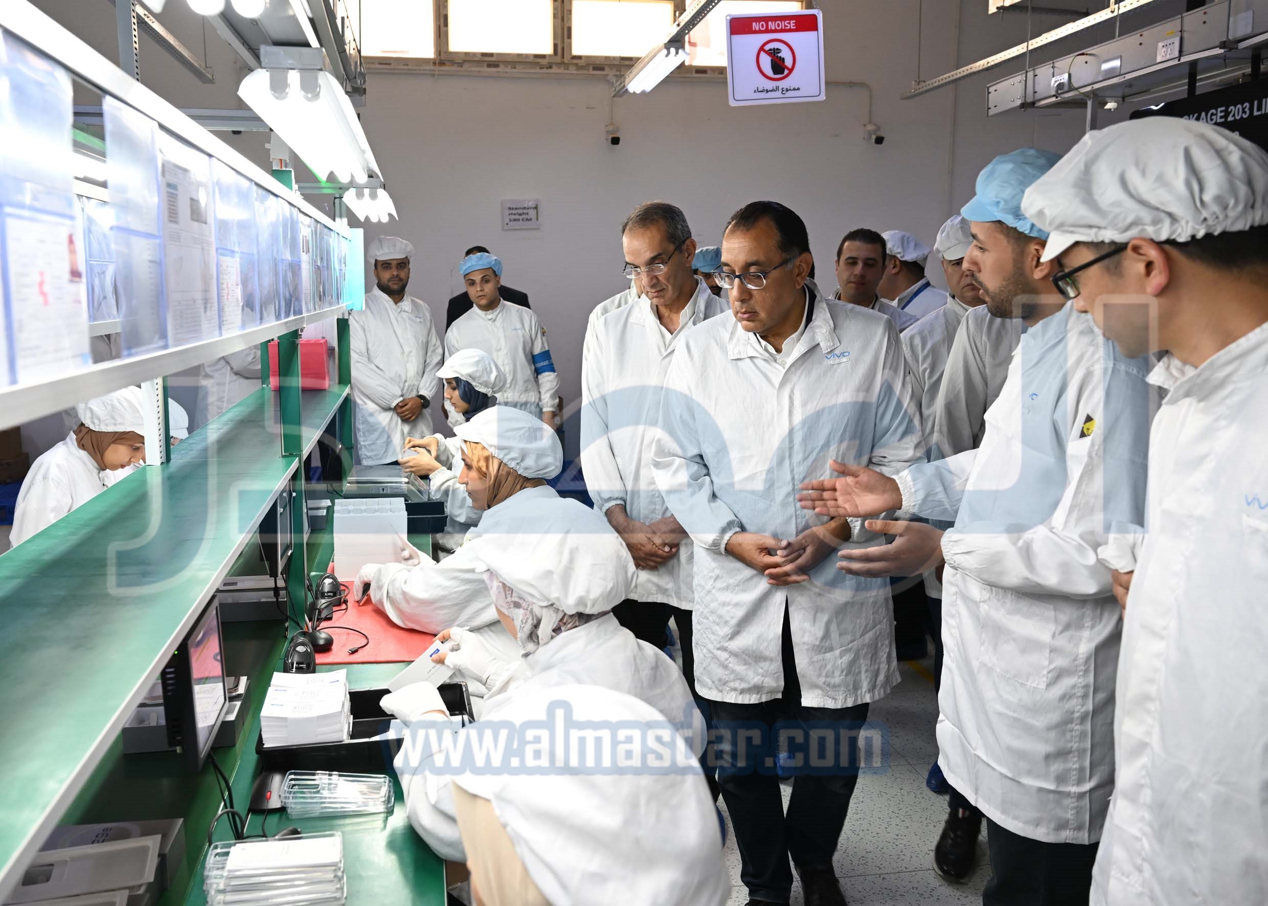 رئيس الوزراء يتفقد مصنع شركة