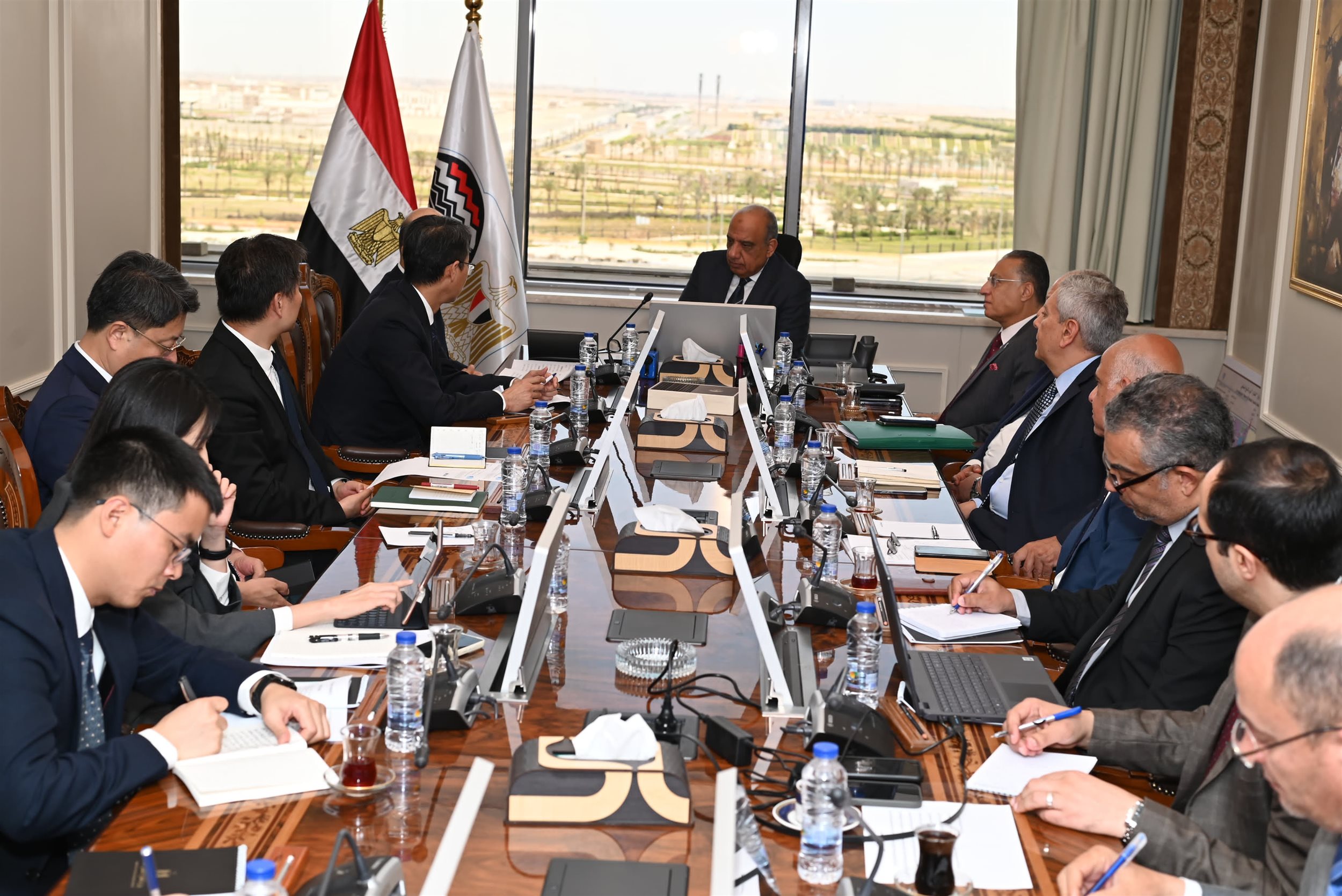 وزير قطاع الأعمال مع رئيس وحدة إدارة الأصول المملوكة للدولة بالصين