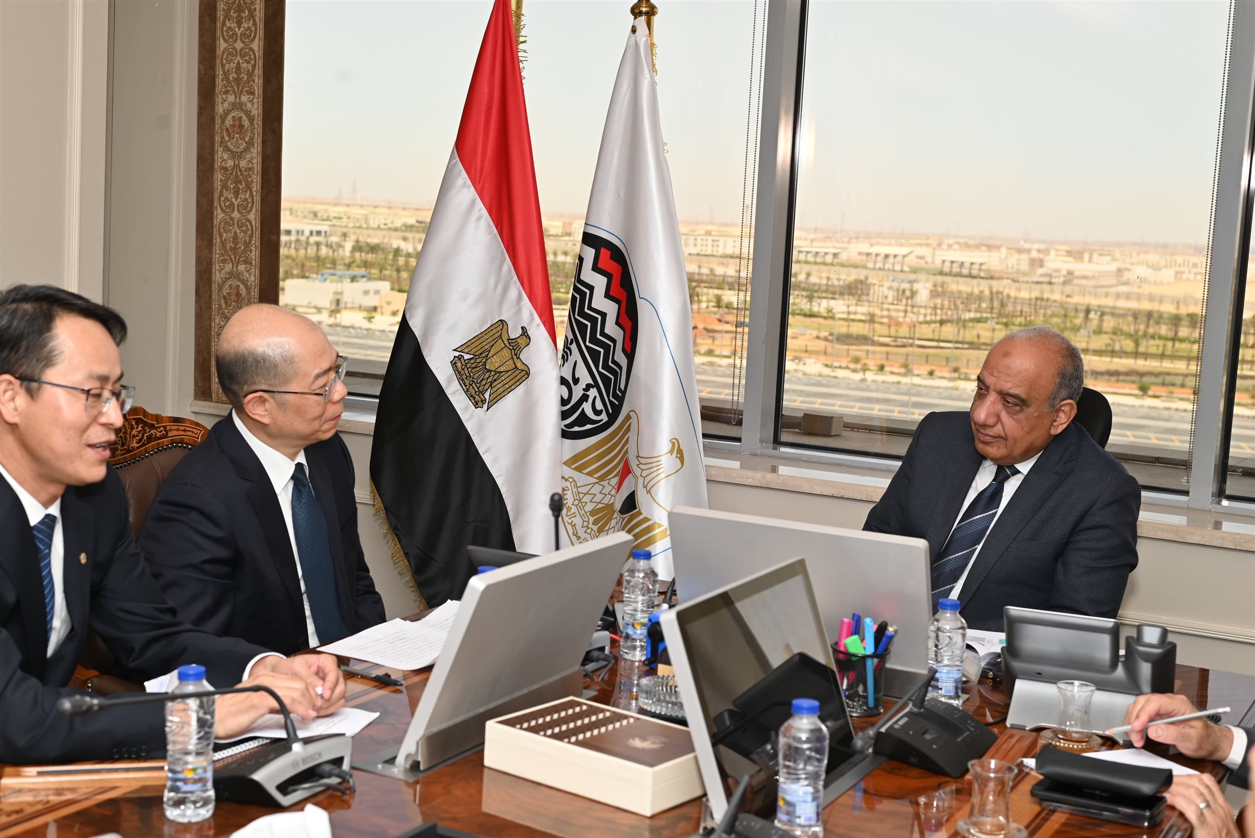 وزير قطاع الأعمال مع رئيس وحدة إدارة الأصول المملوكة للدولة بالصين
