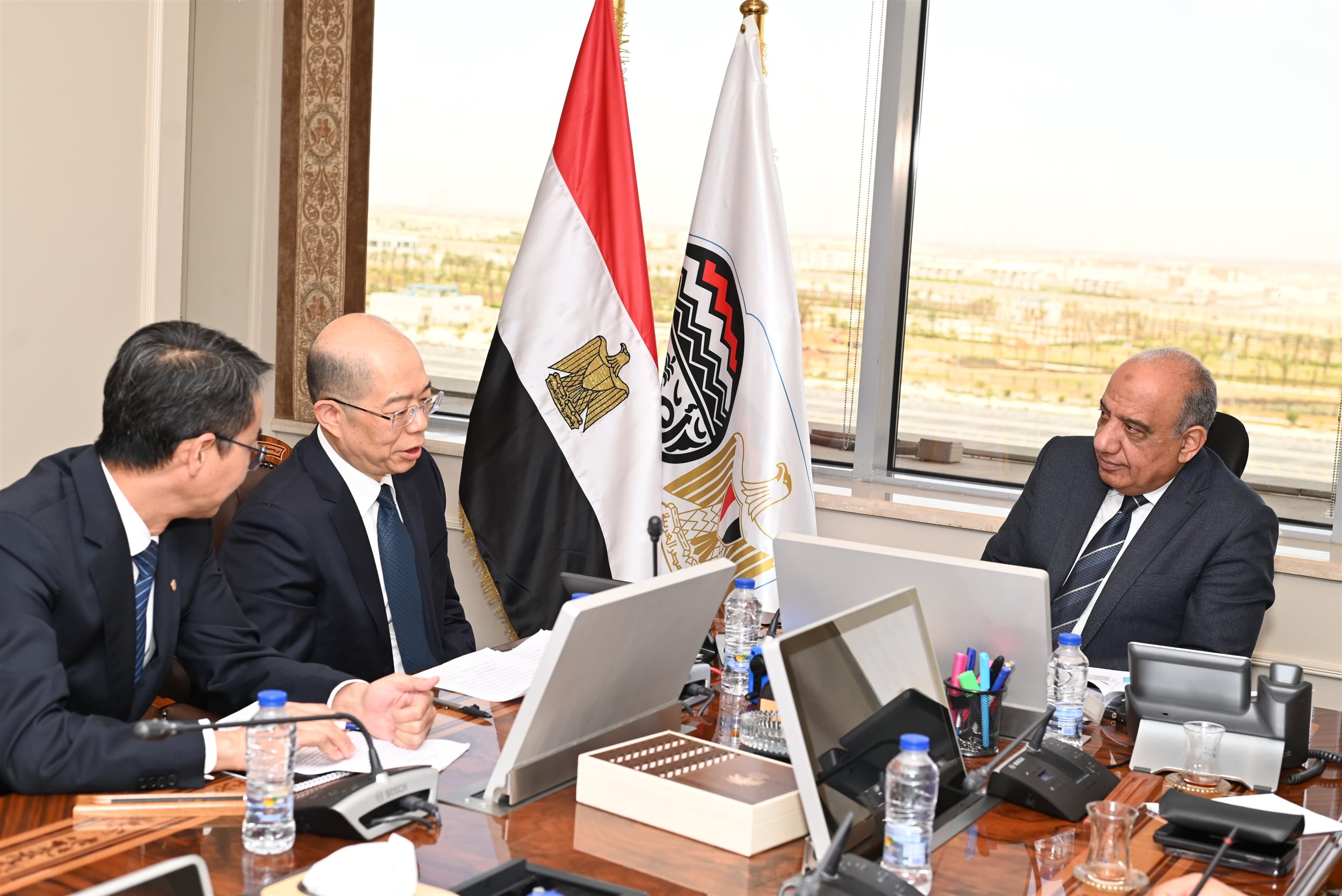 وزير قطاع الأعمال مع رئيس وحدة إدارة الأصول المملوكة للدولة بالصين