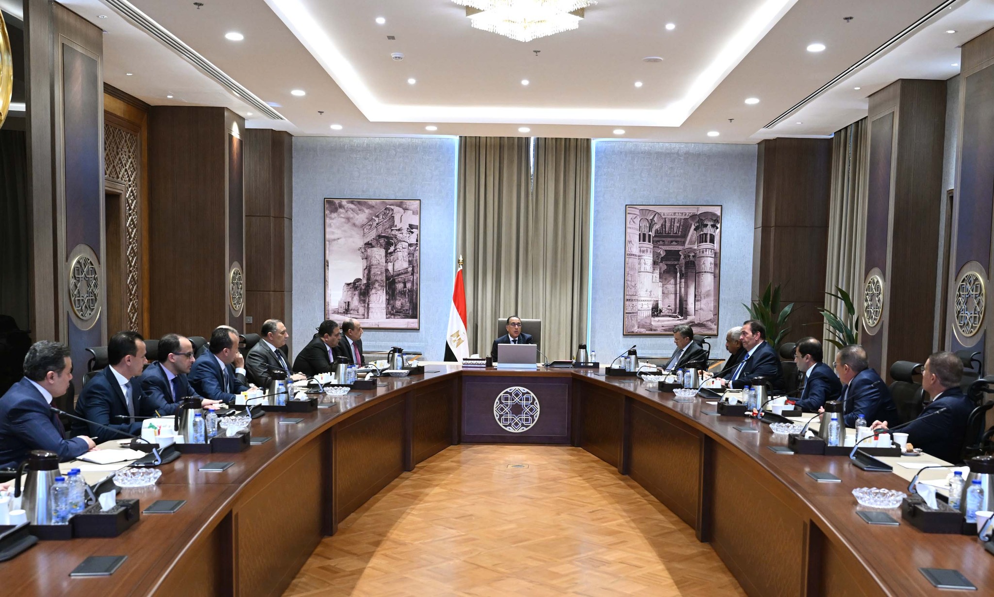 رئيس الوزراء يبحث رؤية وطنية لدفع حركة السياحة الوافدة إلى مصر