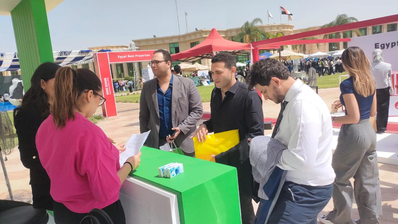 التعمير والإسكان يرعى الملتقى التوظيفي الـ15 بجامعة أكتوبر