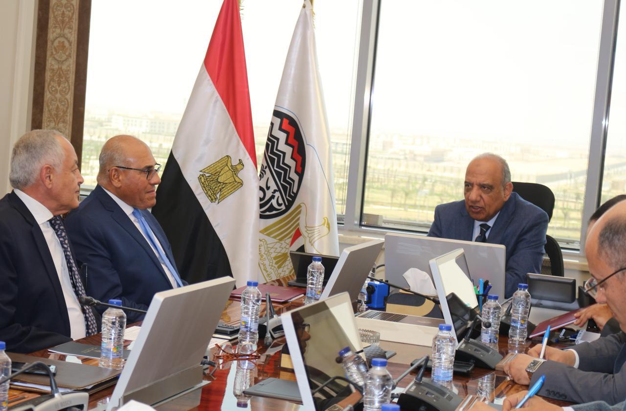 وزير قطاع الأعمال العام في اجتماع مع رئيس الهيئة العربية للتصنيع