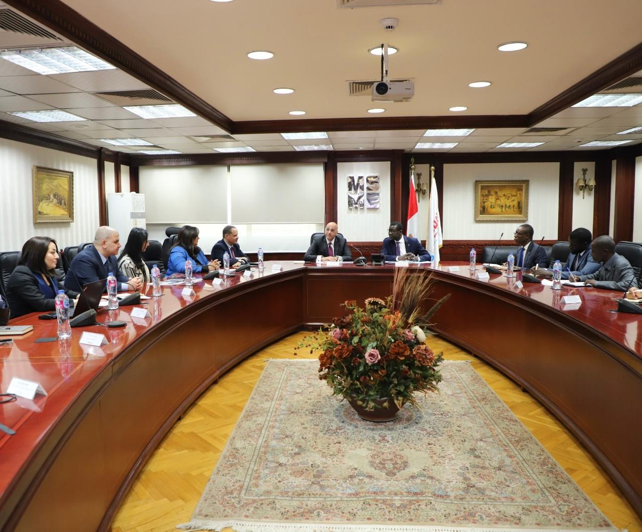 وزير التمويلات الصغرى السنغالي مع باسل رحمي