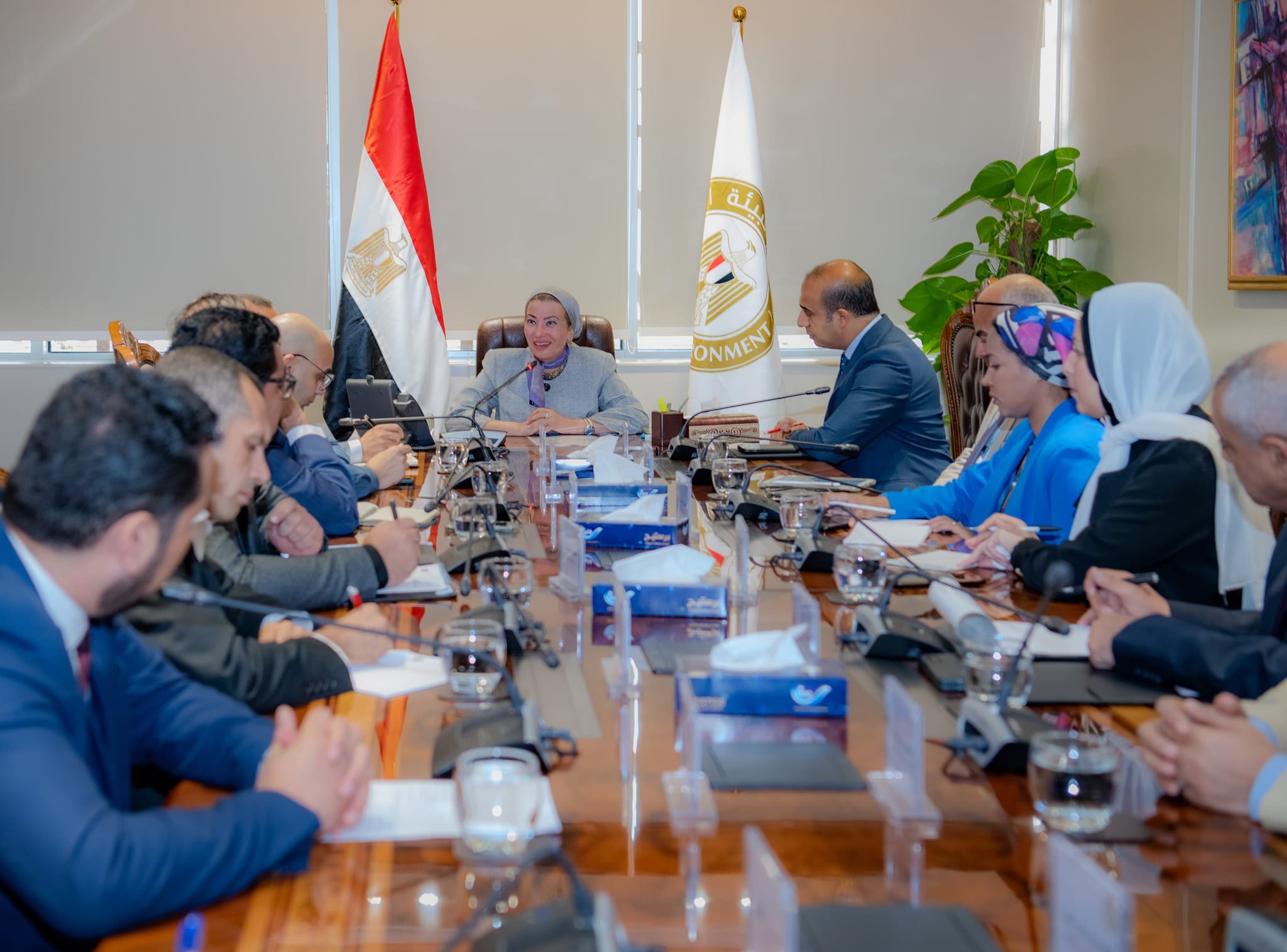 اجتماع وزيرة البيئة مع ممثلو عدد من شركات الأسمنت