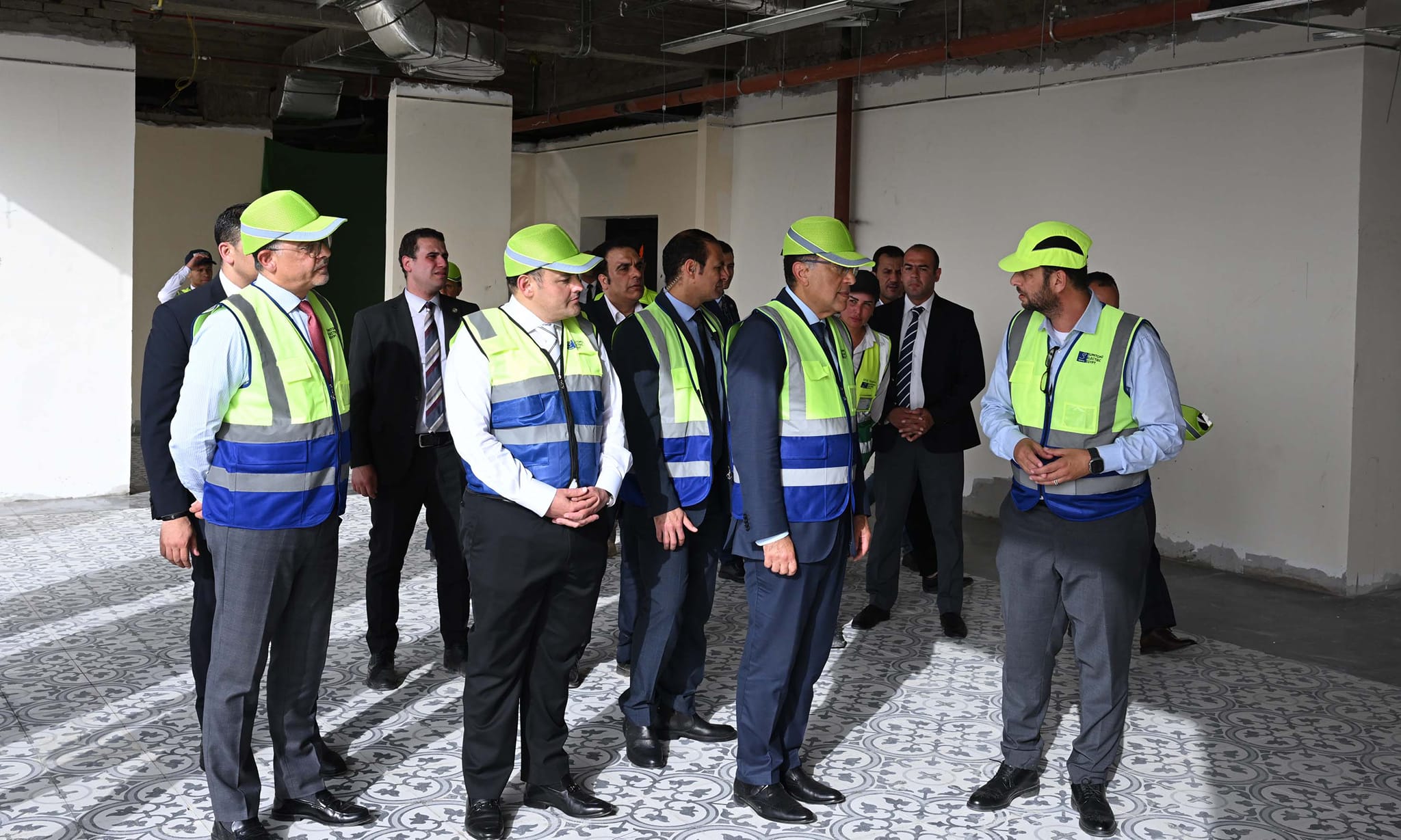 رئيس الوزراء يتفقد الأعمال الإنشائية لأكبر مصنع لـ سوميتومو اليابانية