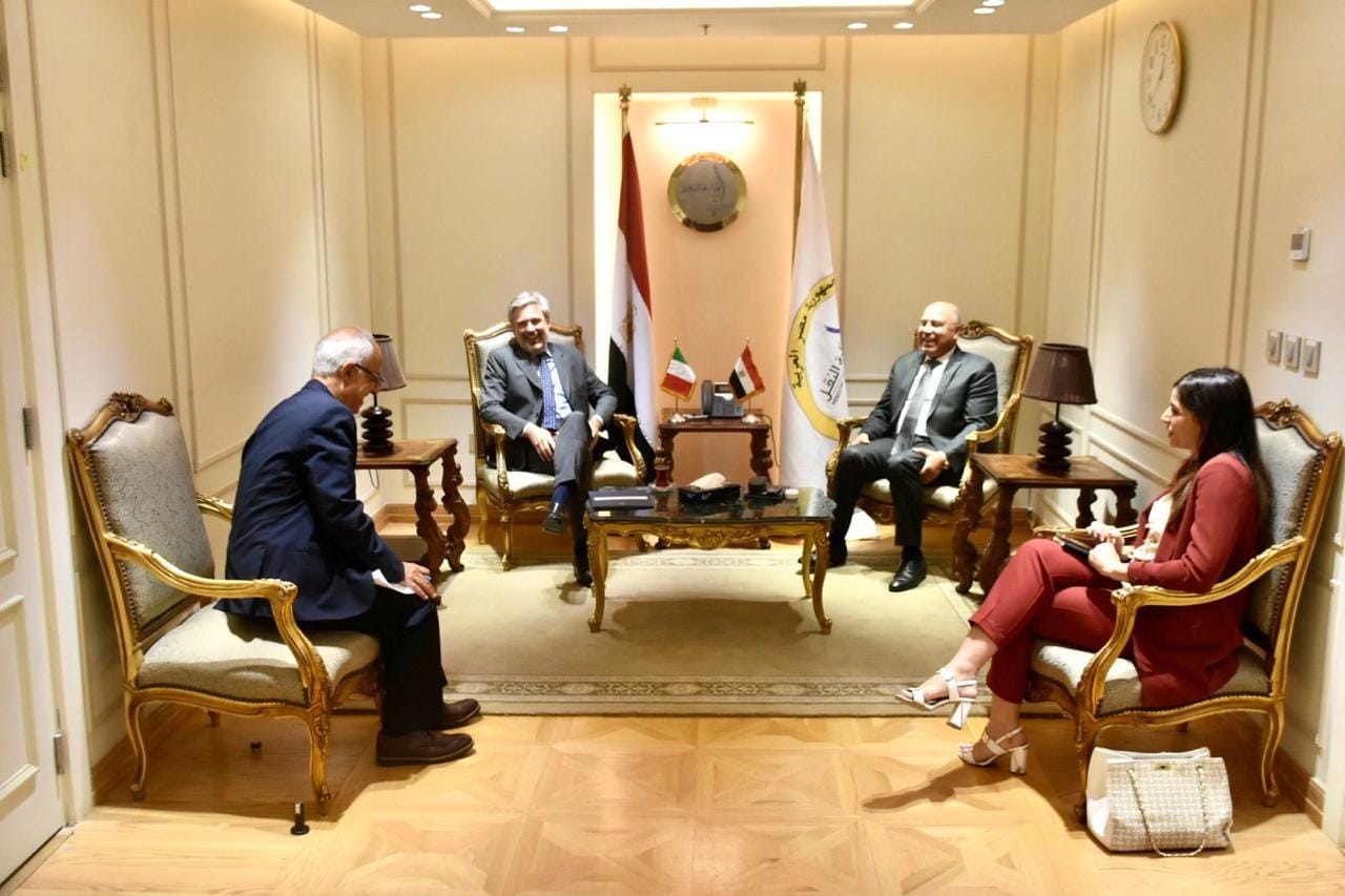 وزير النقل يلتقي السفير الإيطالي