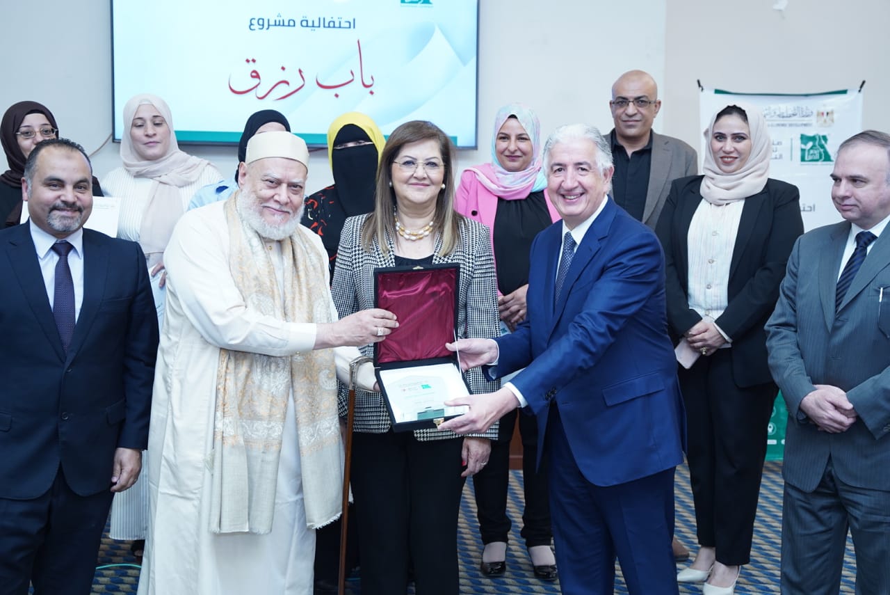 توزيع شهادات التميّز للمستفيدين والمستفيدات من مشروع باب رزق