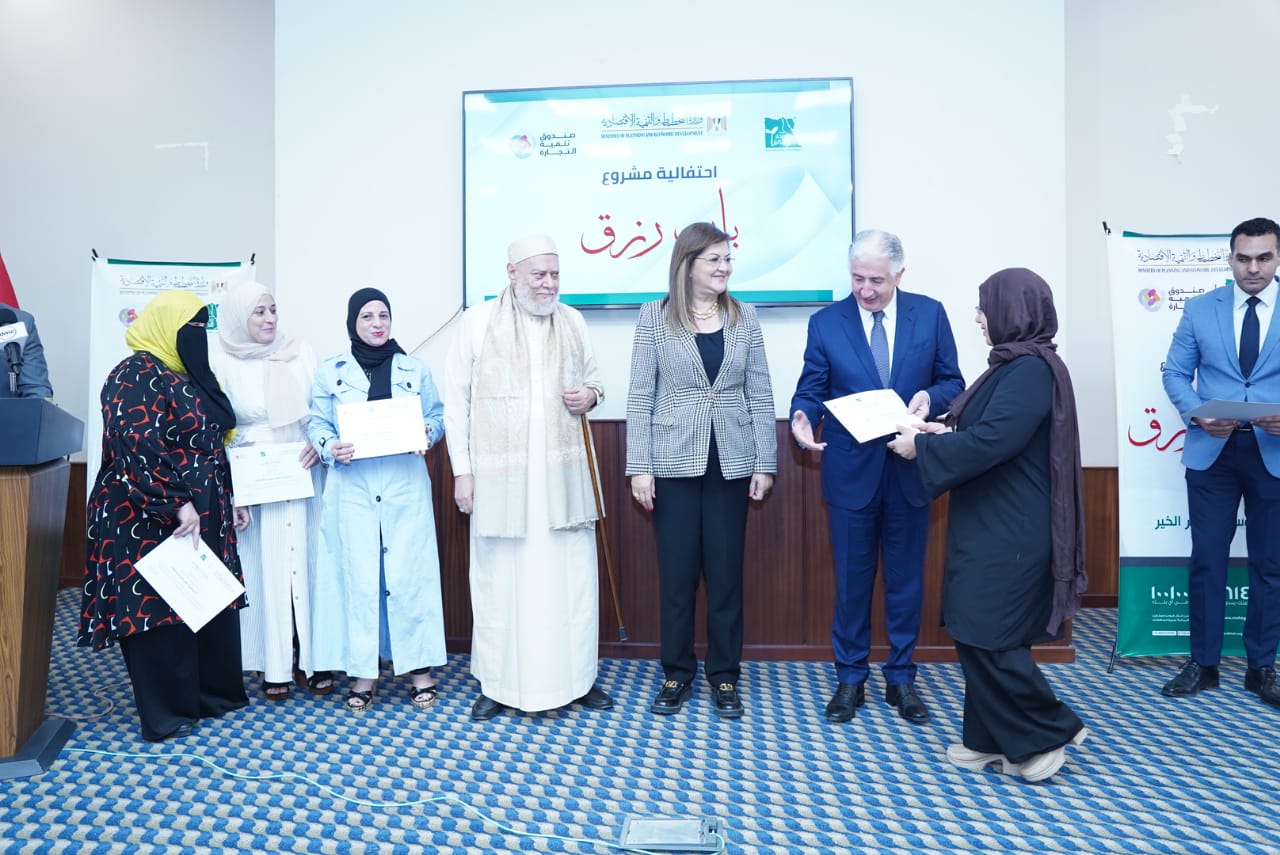 توزيع شهادات التميّز للمستفيدين والمستفيدات من مشروع باب رزق