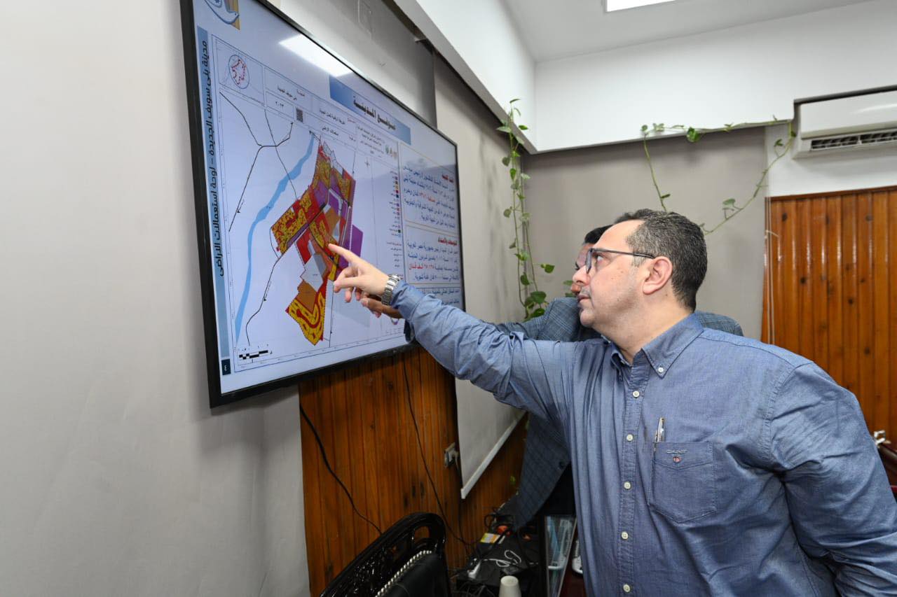 وزير الإسكان يعقد اجتماعاً بمقر جهاز مدينة بنى سويف الجديدة