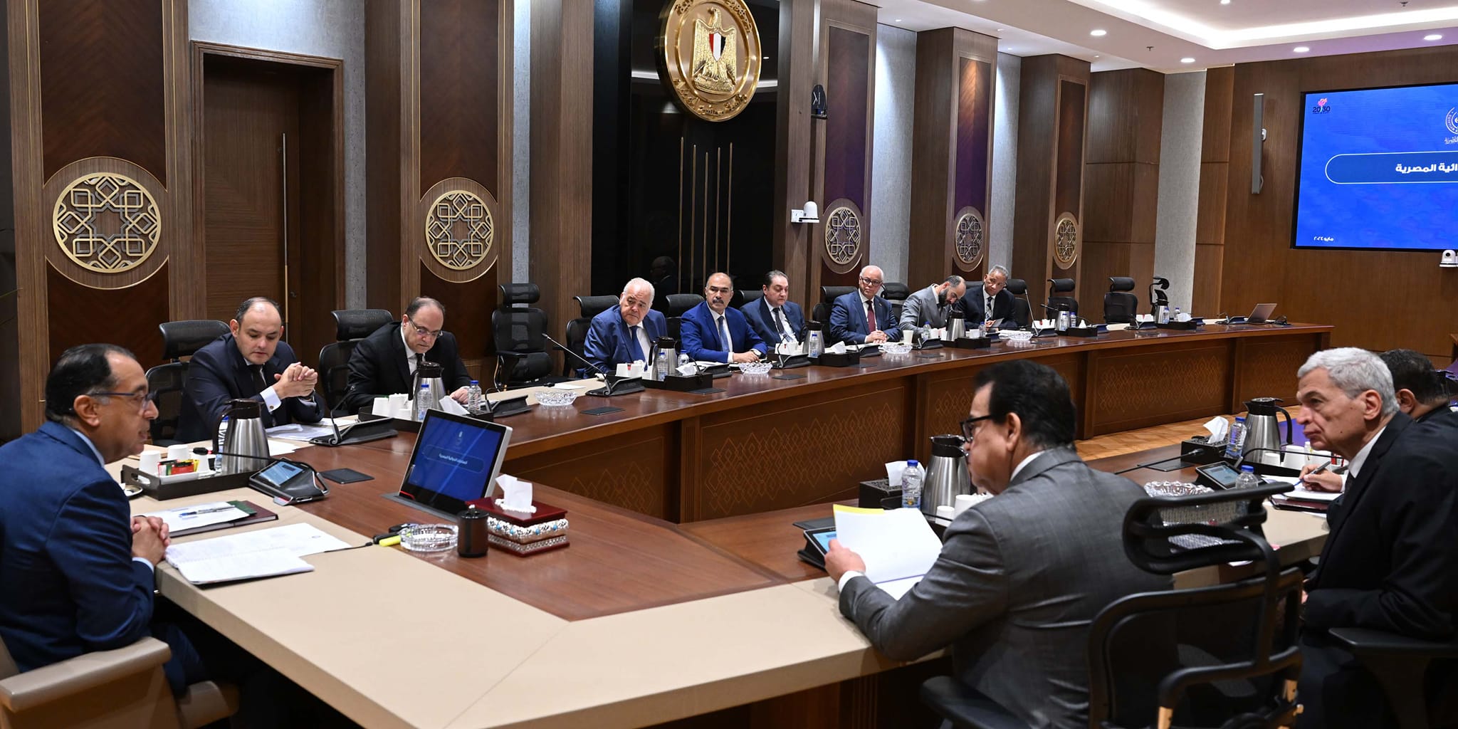 رئيس الوزراء مع ممثلي قطاع الدواء
