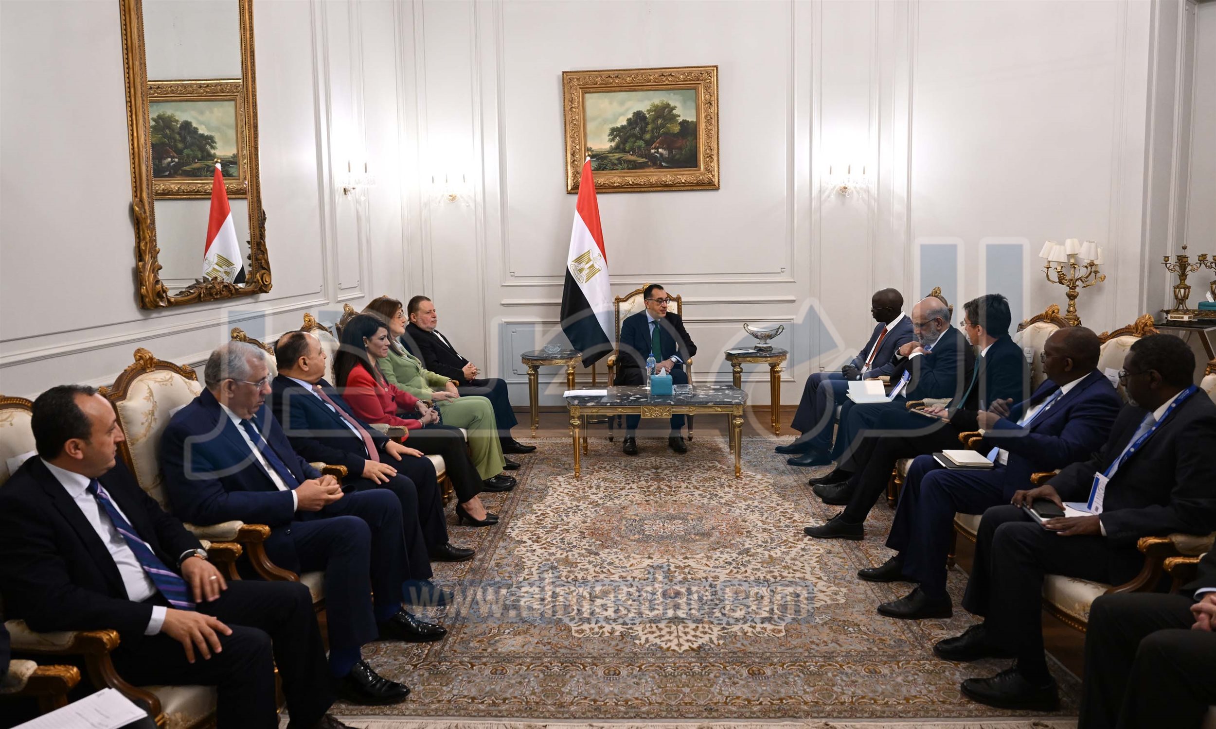 رئيس الوزراء مع نائب رئيس مجموعة البنك الدولي