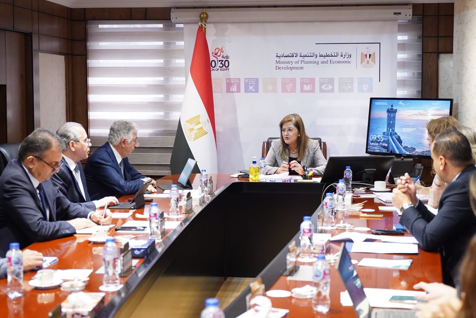 وزيرة التخطيط مع الرئيس التنفيذي للمؤسسة الدولية الإسلامية
