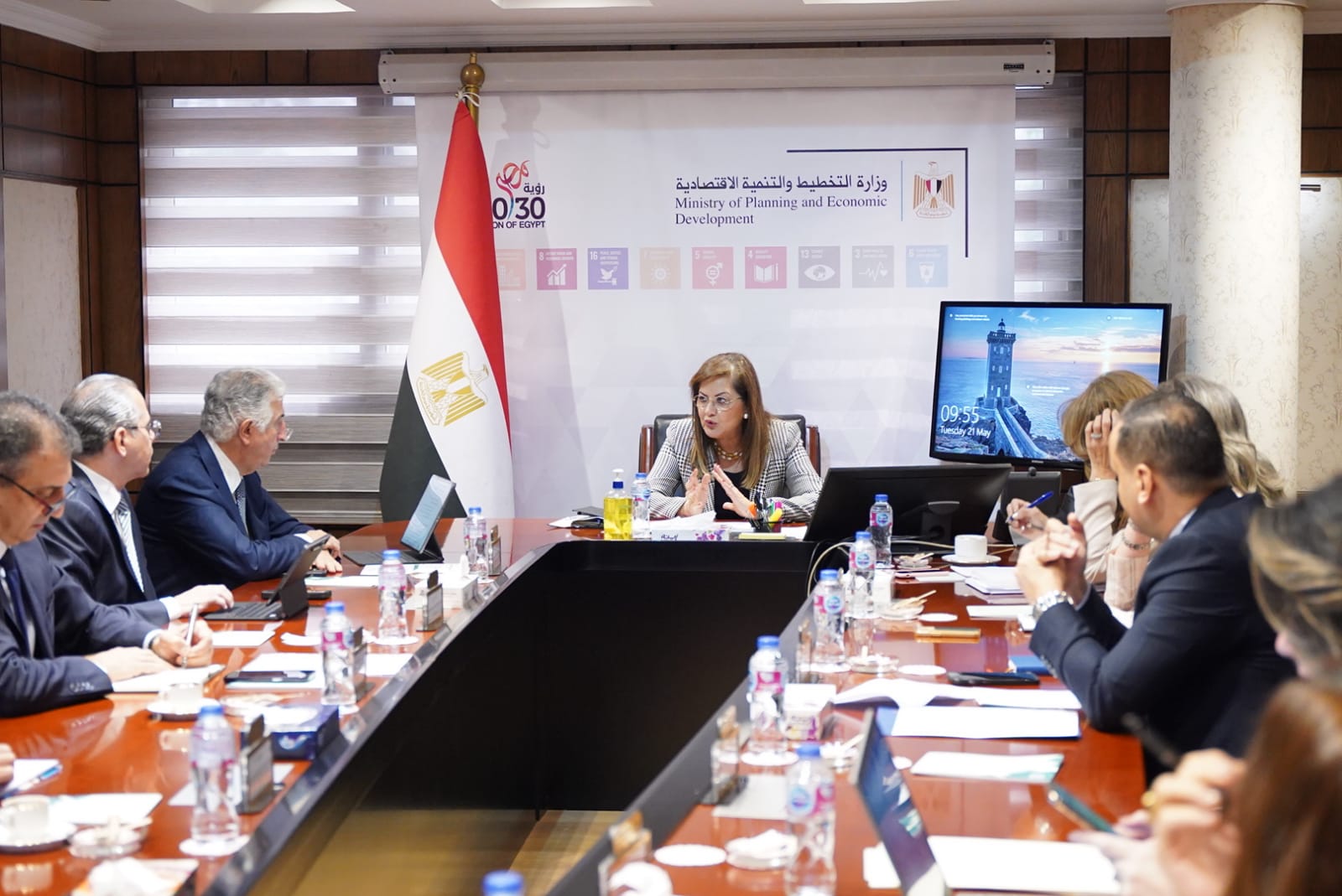 وزيرة التخطيط مع الرئيس التنفيذي للمؤسسة الدولية الإسلامية