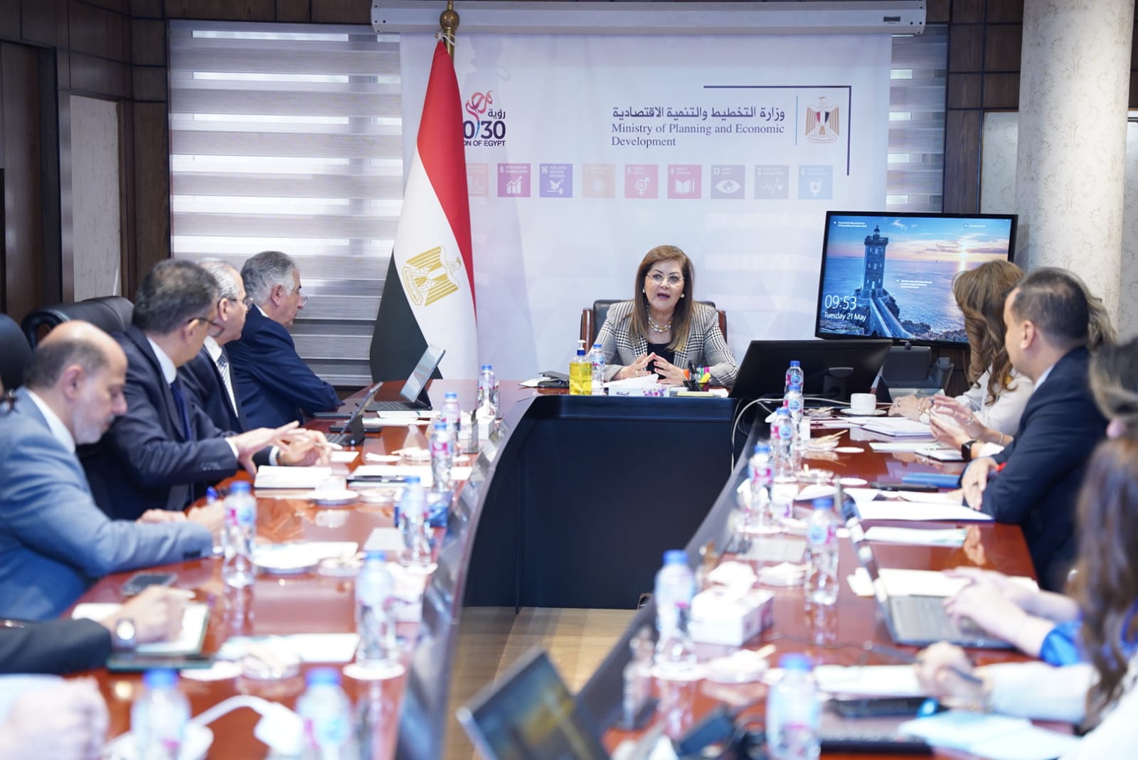 وزيرة التخطيط مع الرئيس التنفيذي للمؤسسة الدولية الإسلامية