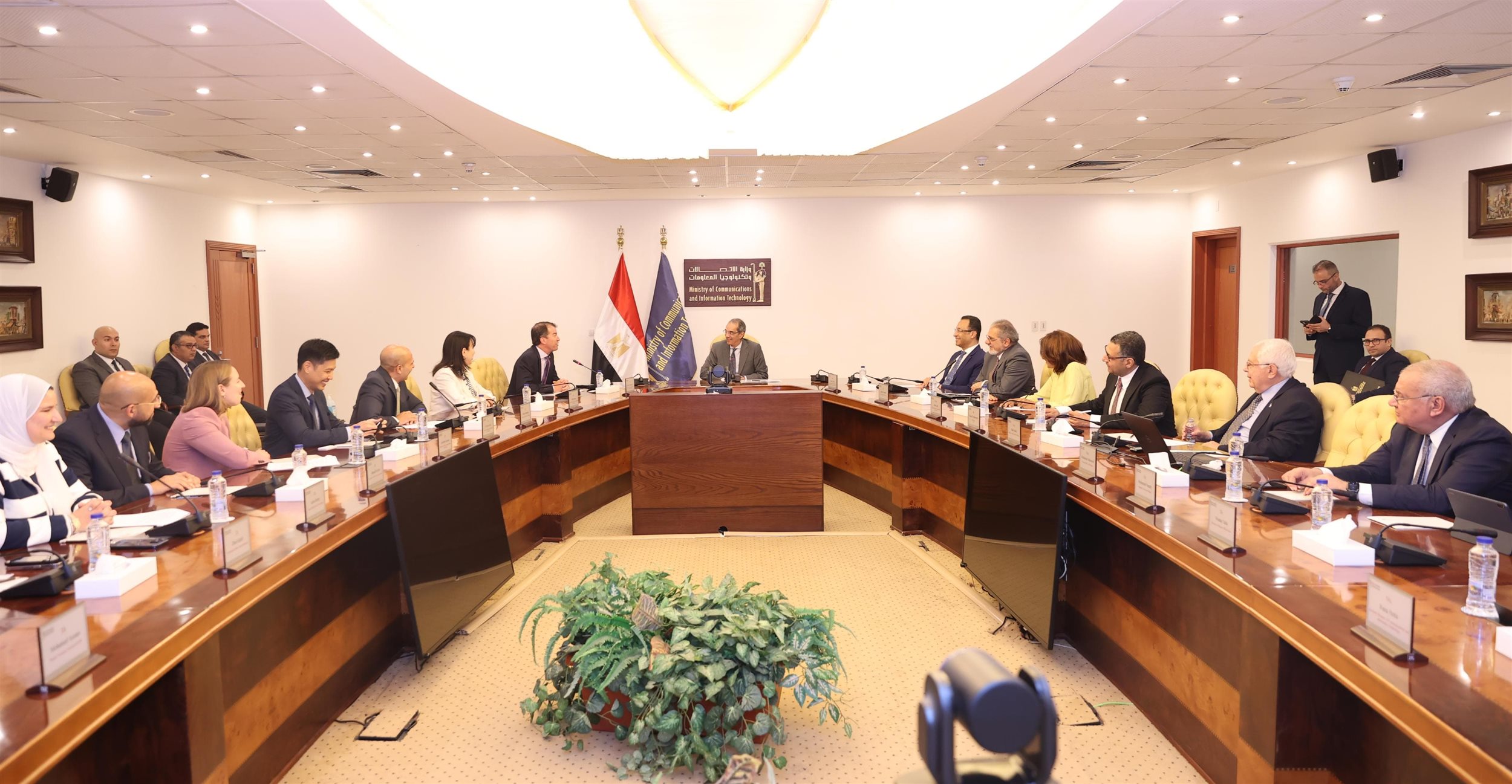 تعاون بين وزارة الاتصالات وشركة استرازينيكا مصر