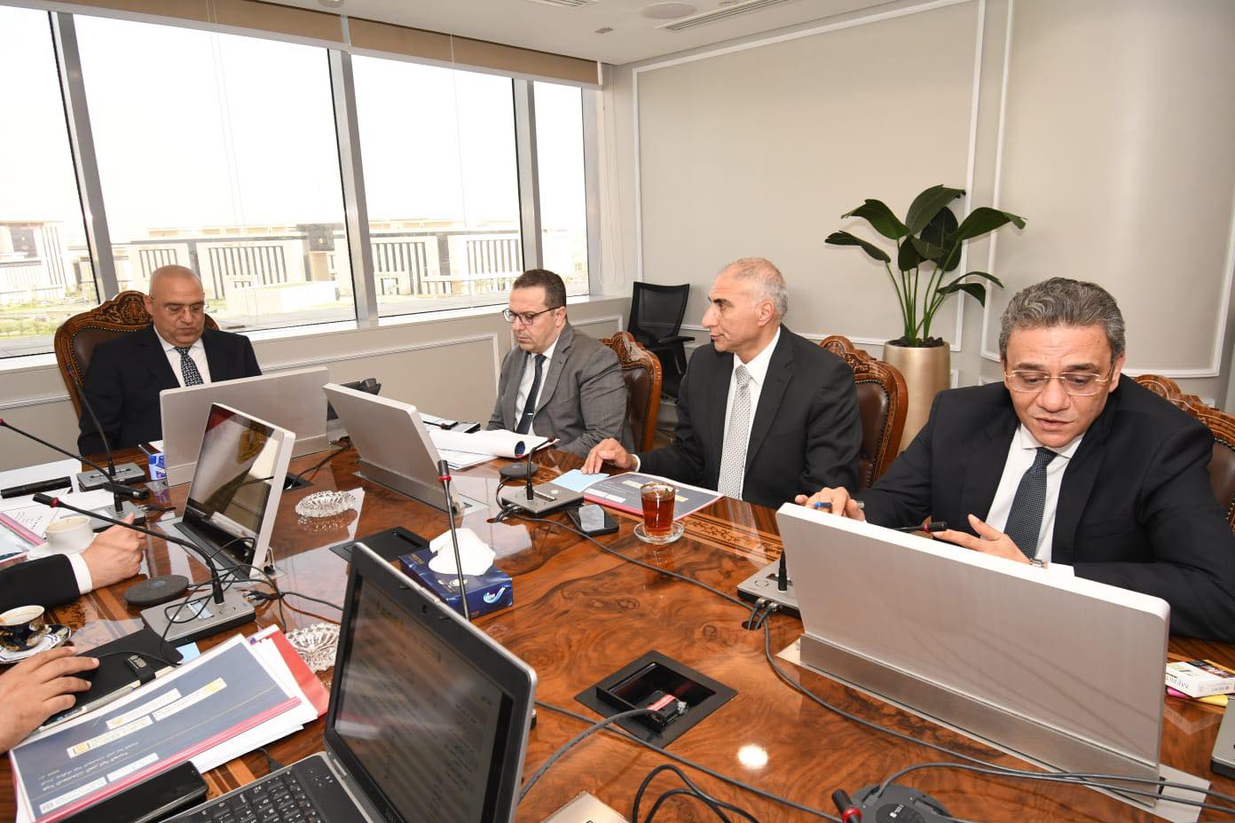 الجزار يتابع سير العمل بهيئة المجتمعات العمرانية