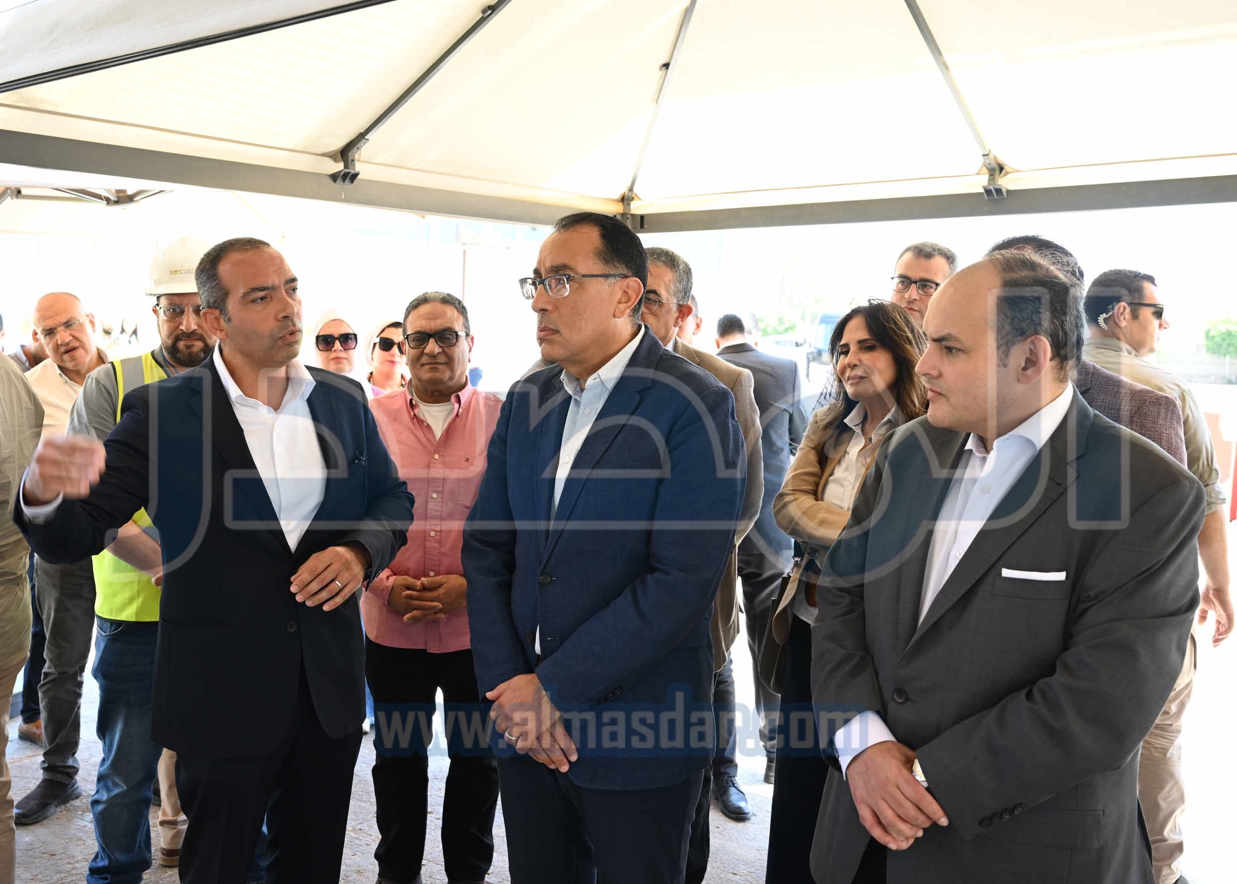 رئيس الوزراء يتفقد مصنع الشركة الوطنية للزيوت النباتية ببرج العرب الجديدة