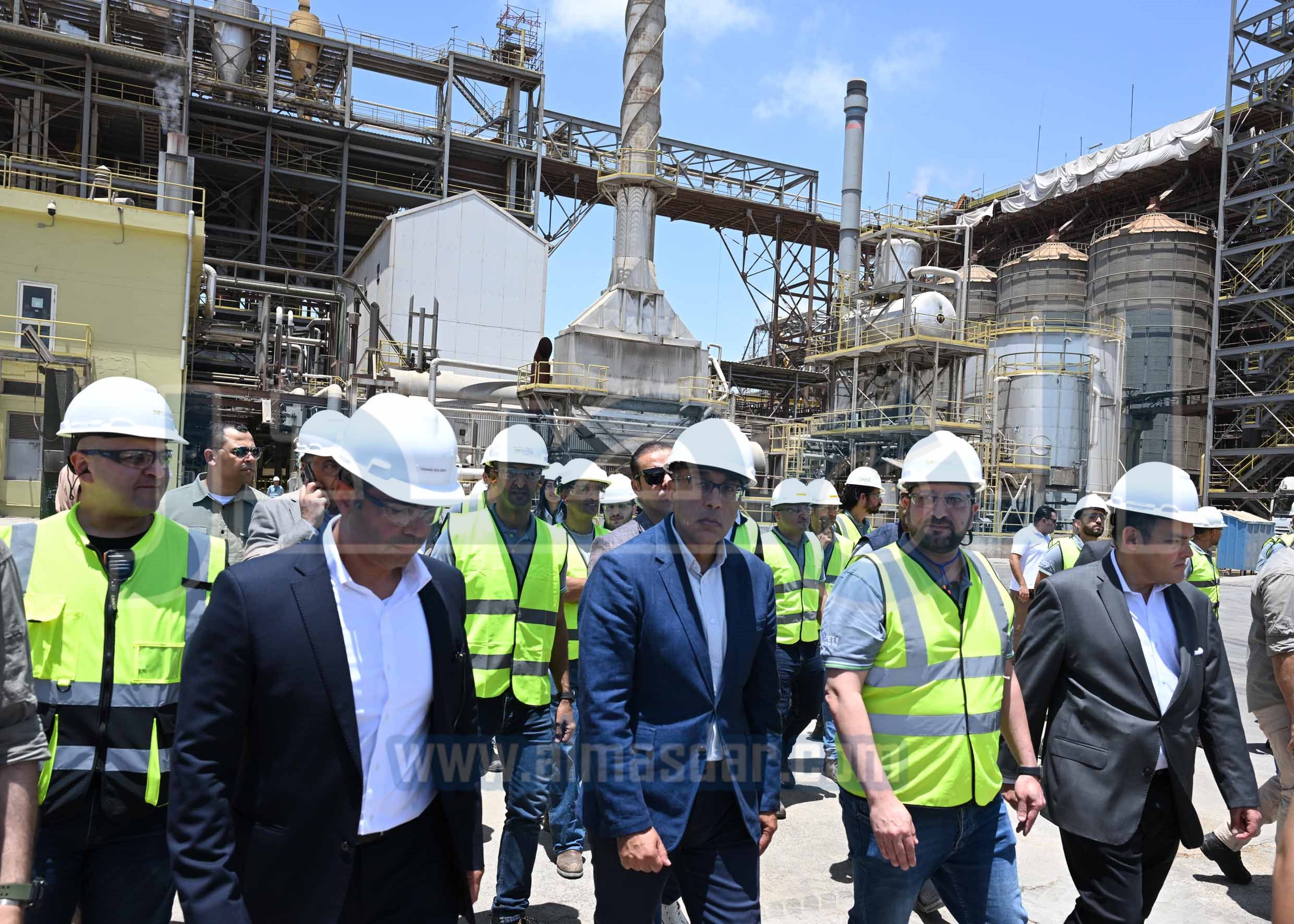 رئيس الوزراء يتفقد مصنع الشركة الوطنية للزيوت النباتية ببرج العرب الجديدة