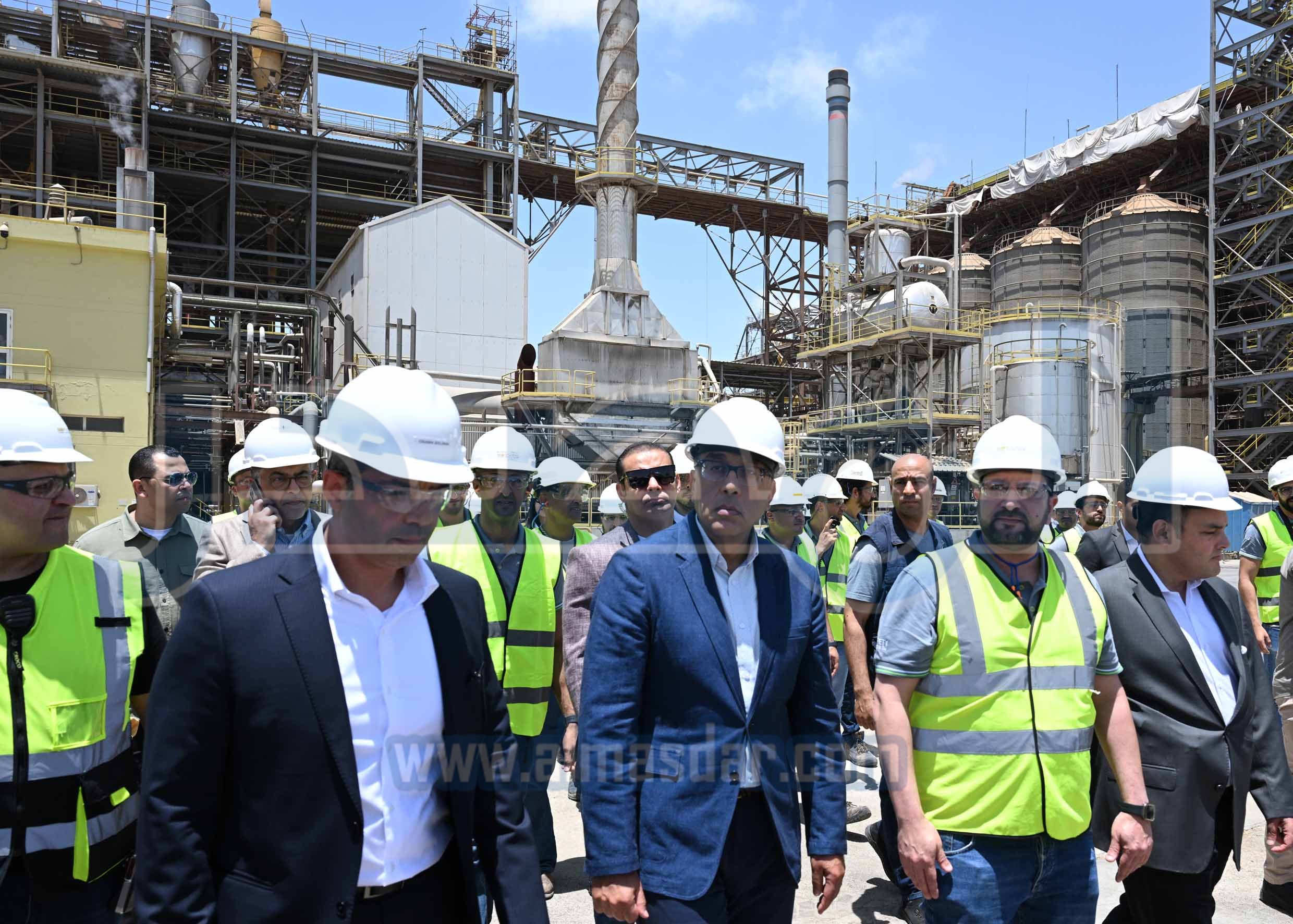 رئيس الوزراء يتفقد مصنع الشركة الوطنية للزيوت النباتية ببرج العرب الجديدة