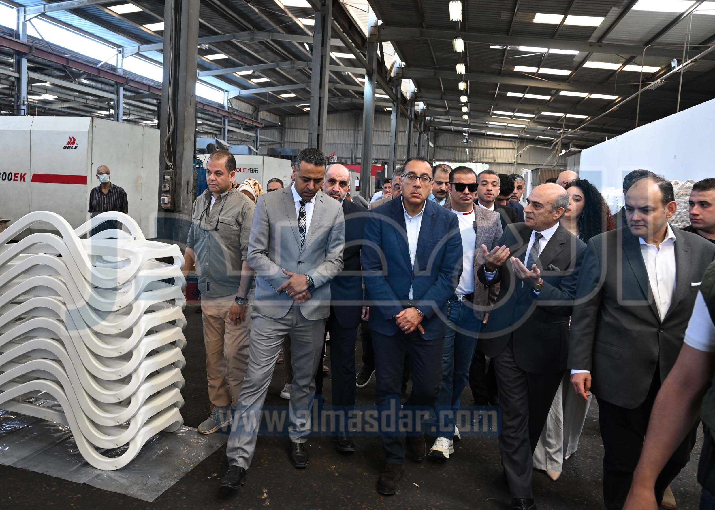 رئيس الوزراء يتفقد مصانع شركة روبكس العالمية لتنصيع البلاستيك