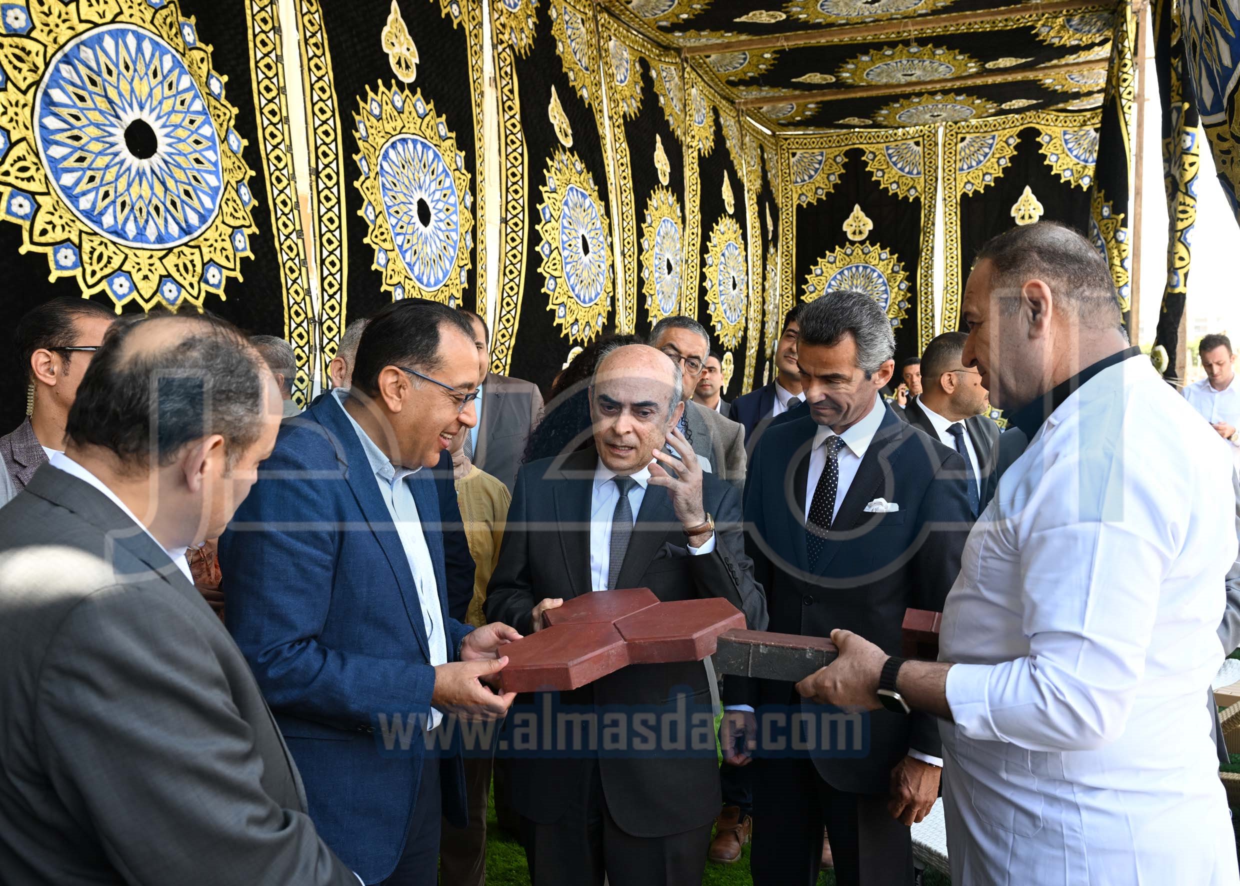 رئيس الوزراء يتفقد مصانع شركة روبكس العالمية لتنصيع البلاستيك