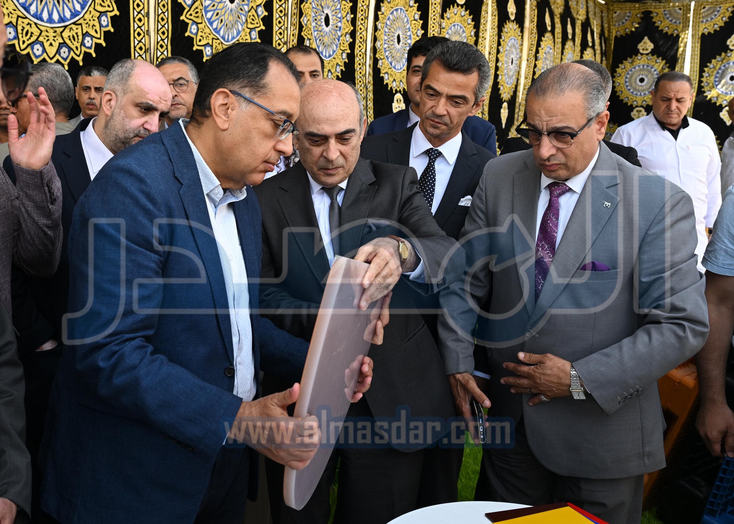 رئيس الوزراء يتفقد مصانع شركة روبكس العالمية لتنصيع البلاستيك