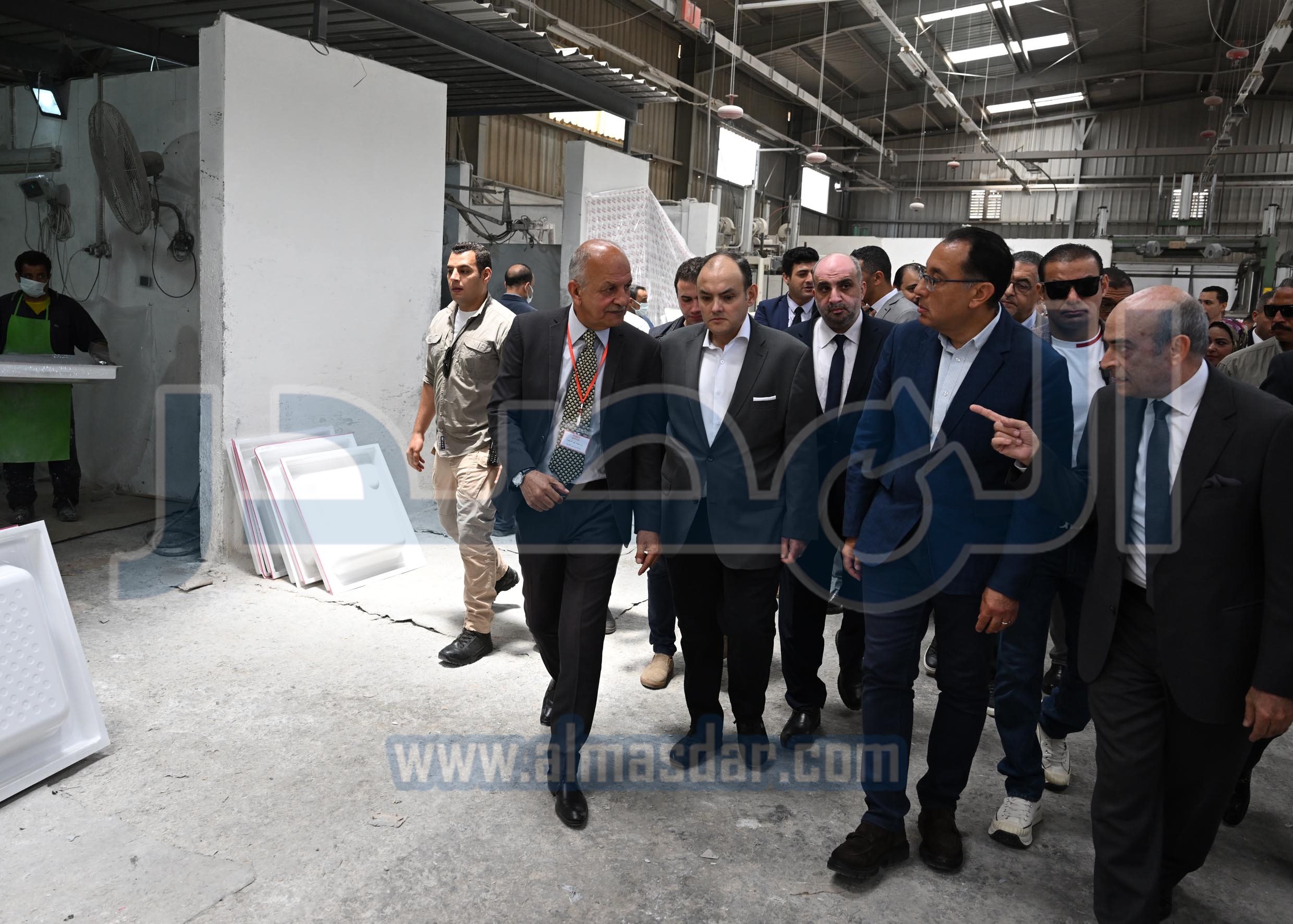 رئيس الوزراء يتفقد مصانع شركة روبكس العالمية لتنصيع البلاستيك