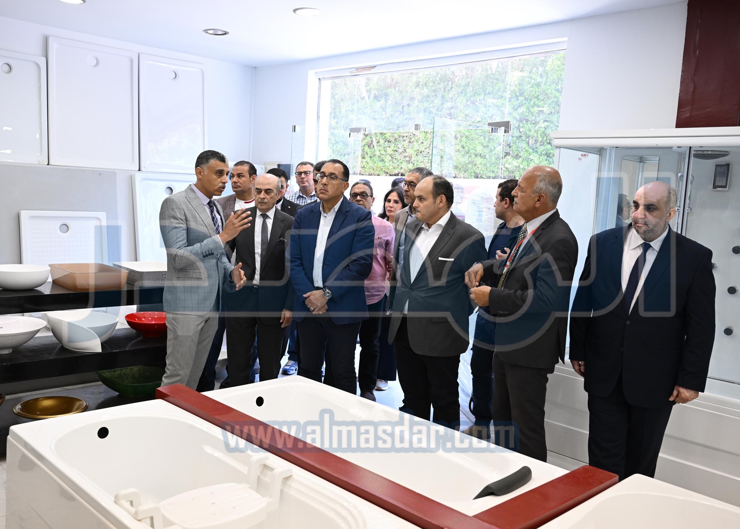 رئيس الوزراء يتفقد مصانع شركة روبكس العالمية لتنصيع البلاستيك