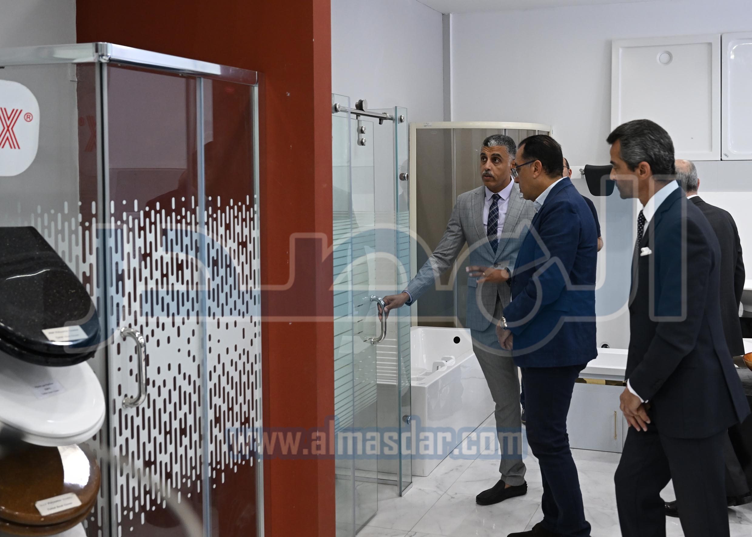 رئيس الوزراء يتفقد مصانع شركة روبكس العالمية لتنصيع البلاستيك