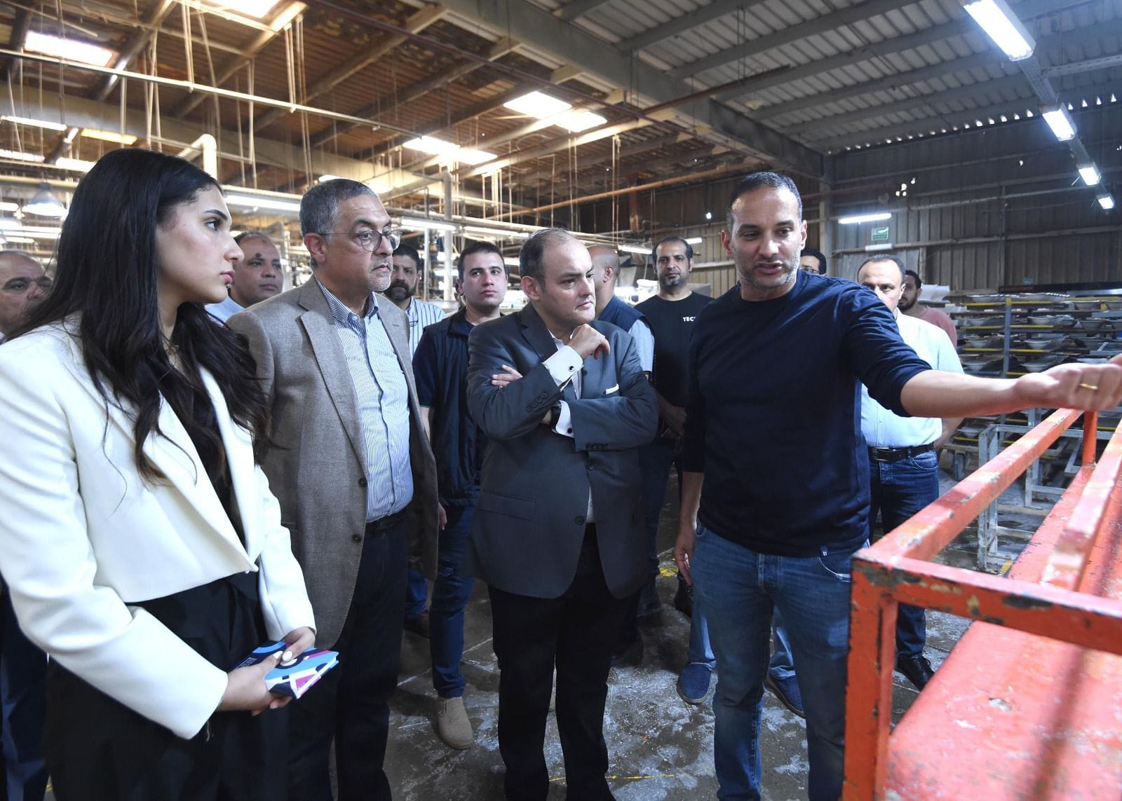 وزير التجارة والصناعة يزور مصانع الشركة المصرية الألمانية لصناعة البورسلين