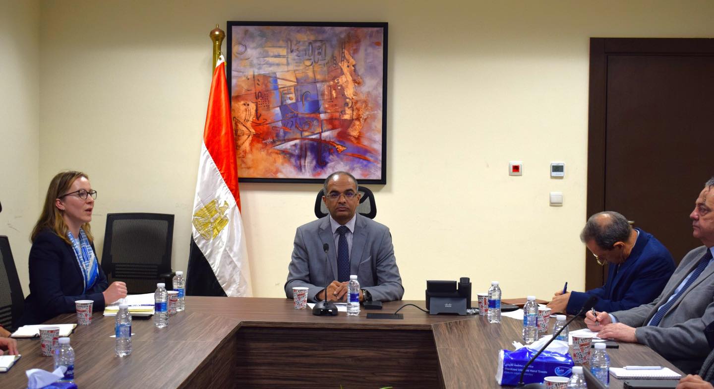 نائب وزير الإسكان مع مسئولي بنك الاستثمار الأوروبي