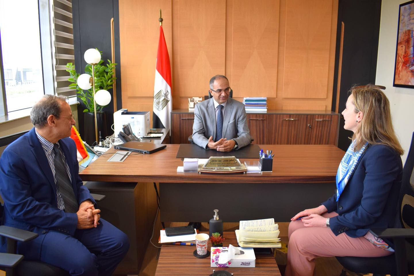 نائب وزير الإسكان مع مسئولي بنك الاستثمار الأوروبي
